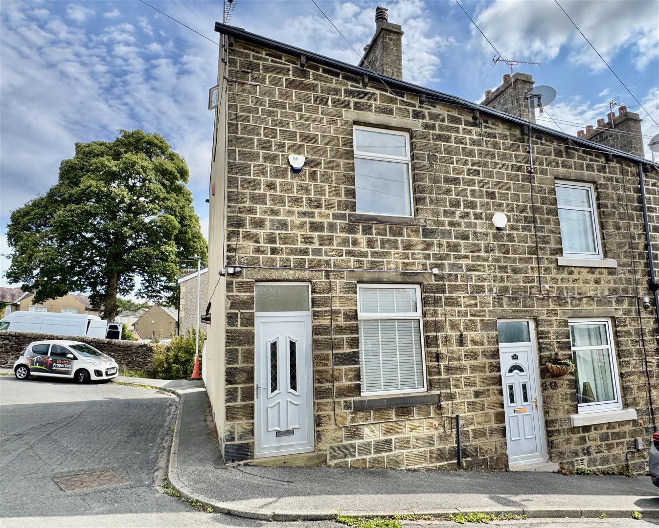 2 bed end of terrace house for sale in Apsley Street, Keighley - Property Image 1