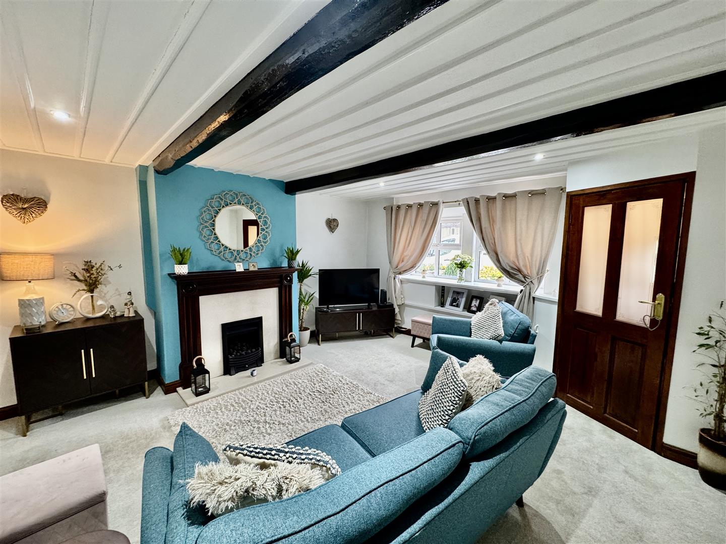 2 bed end of terrace house for sale in Bogthorn, Oakworth  - Property Image 2