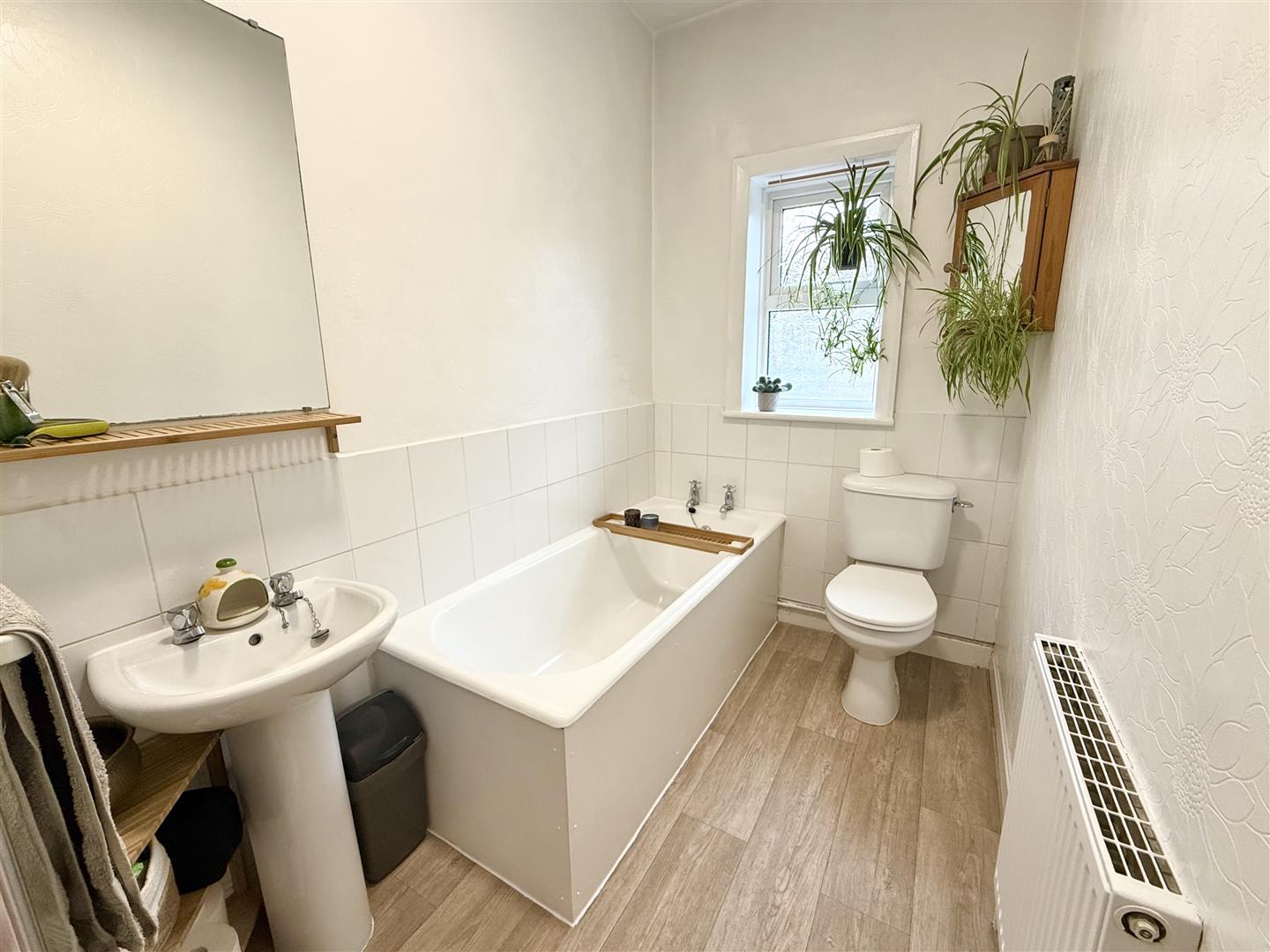 3 bed terraced house for sale in Stanley Road, Keighley  - Property Image 6