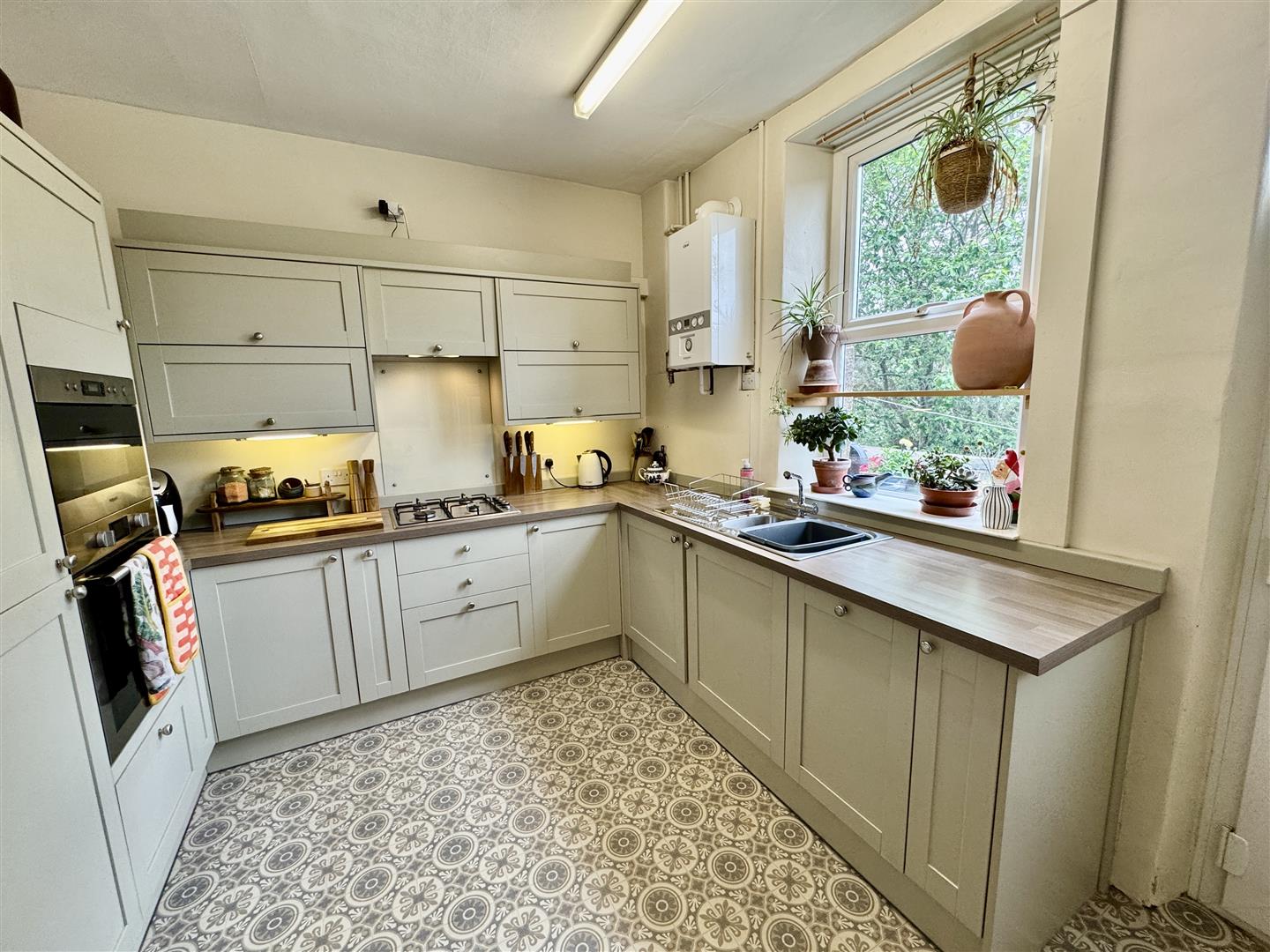 3 bed terraced house for sale in Stanley Road, Keighley  - Property Image 3