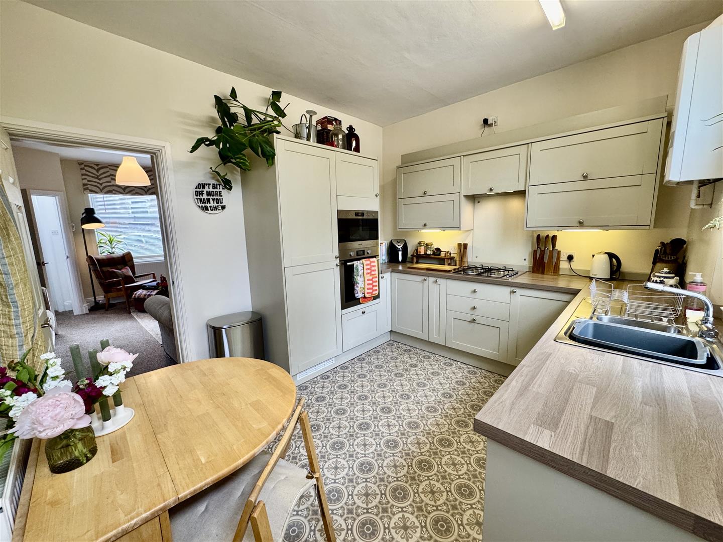 3 bed terraced house for sale in Stanley Road, Keighley  - Property Image 9