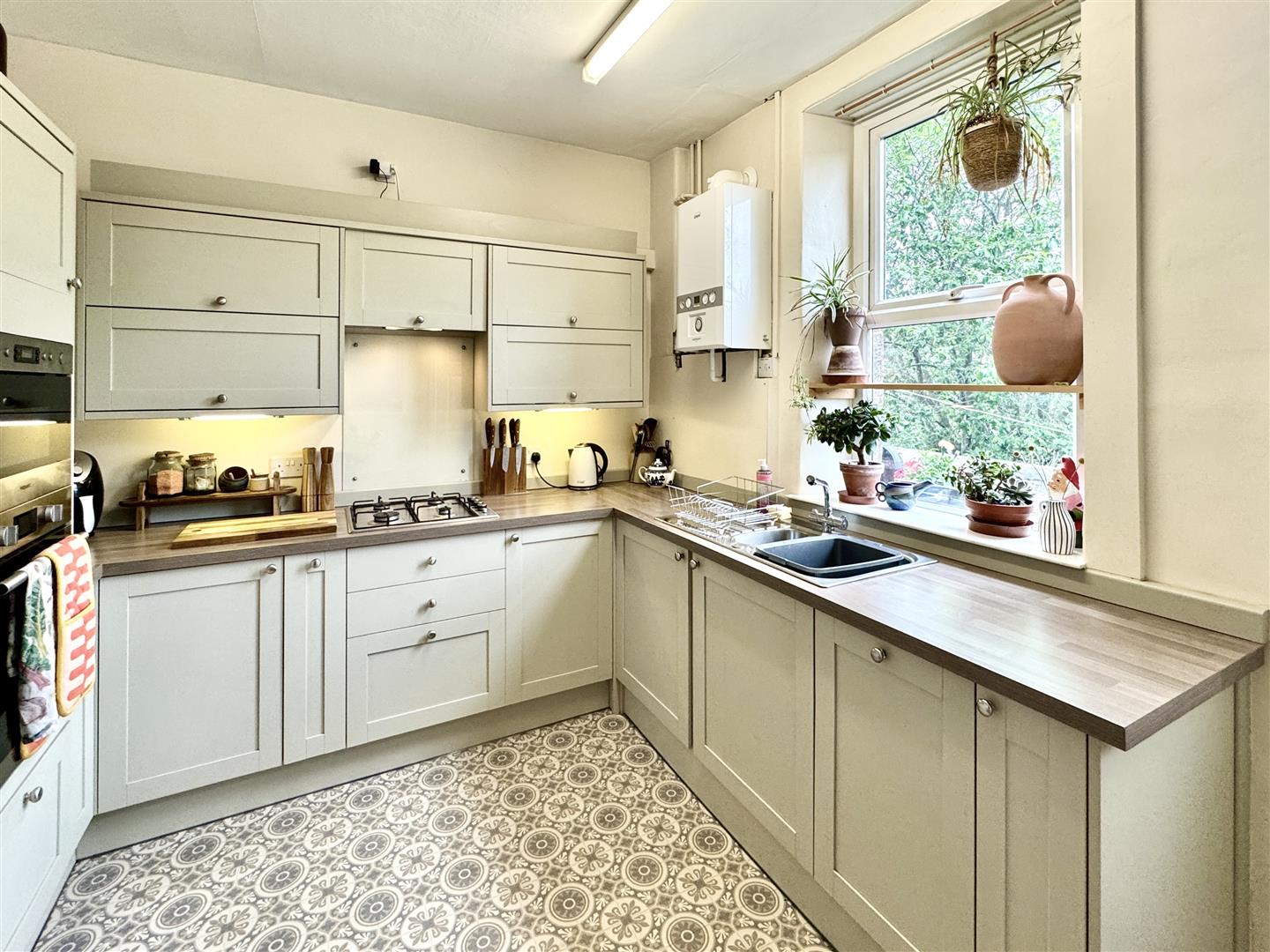 3 bed terraced house for sale in Stanley Road, Keighley  - Property Image 3