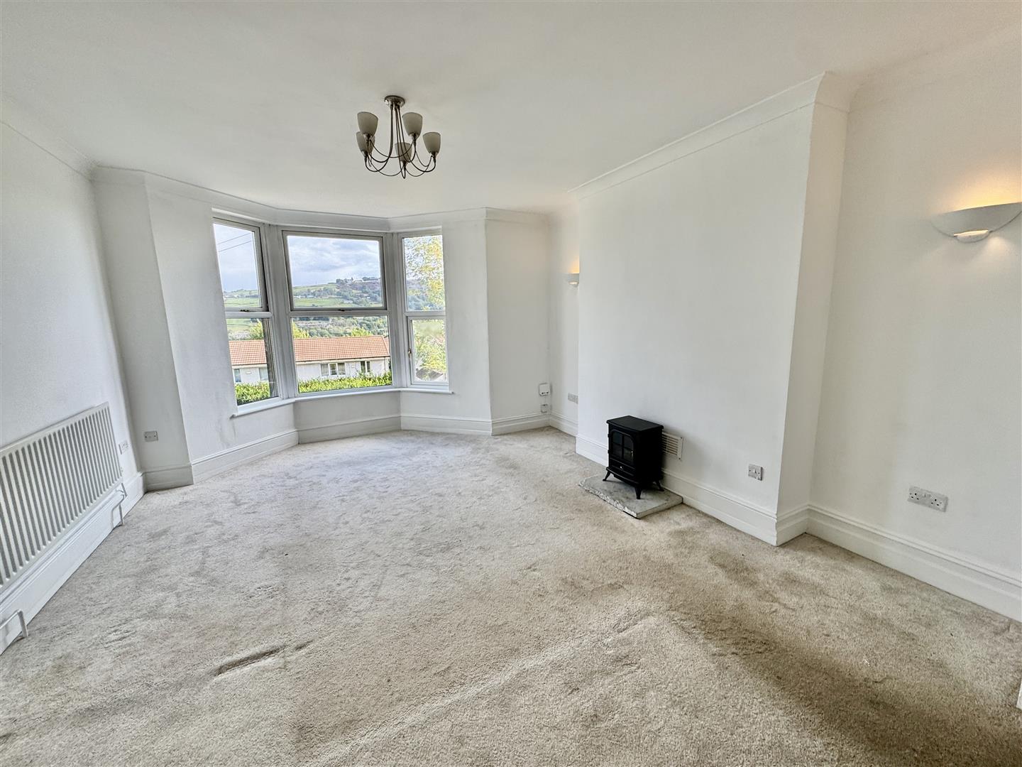 5 bed maisonette for sale in Elmwood Terrace, Keighley, BD22 7DP  - Property Image 2