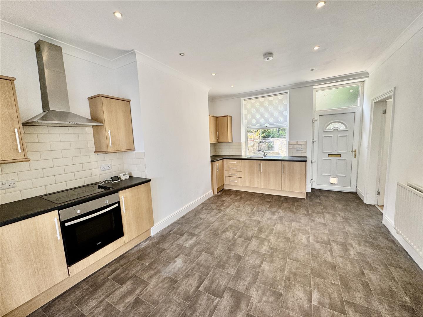 5 bed maisonette for sale in Elmwood Terrace, Keighley, BD22 7DP  - Property Image 3