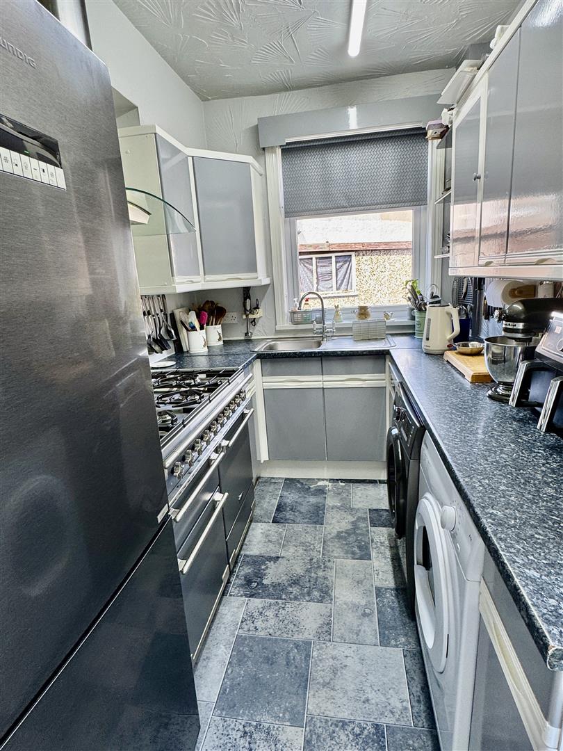 3 bed town house for sale in Sunnyhill Grove, Keighley  - Property Image 6