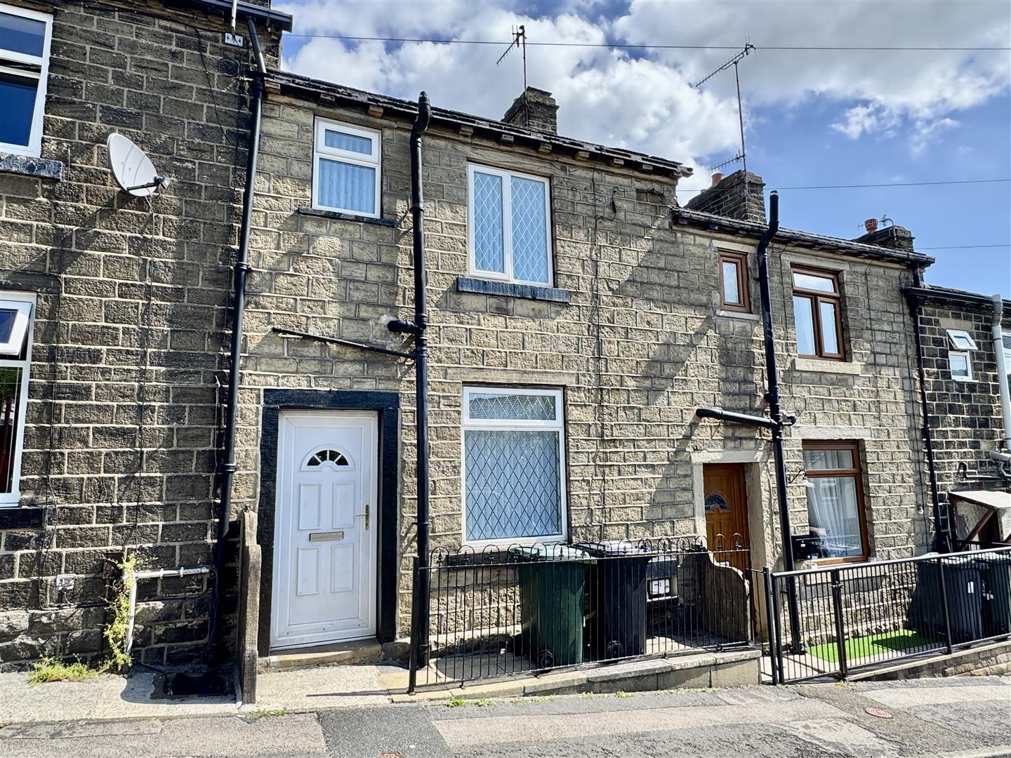 2 bed terraced house to rent in Ingrow Lane, Keighley  - Property Image 1