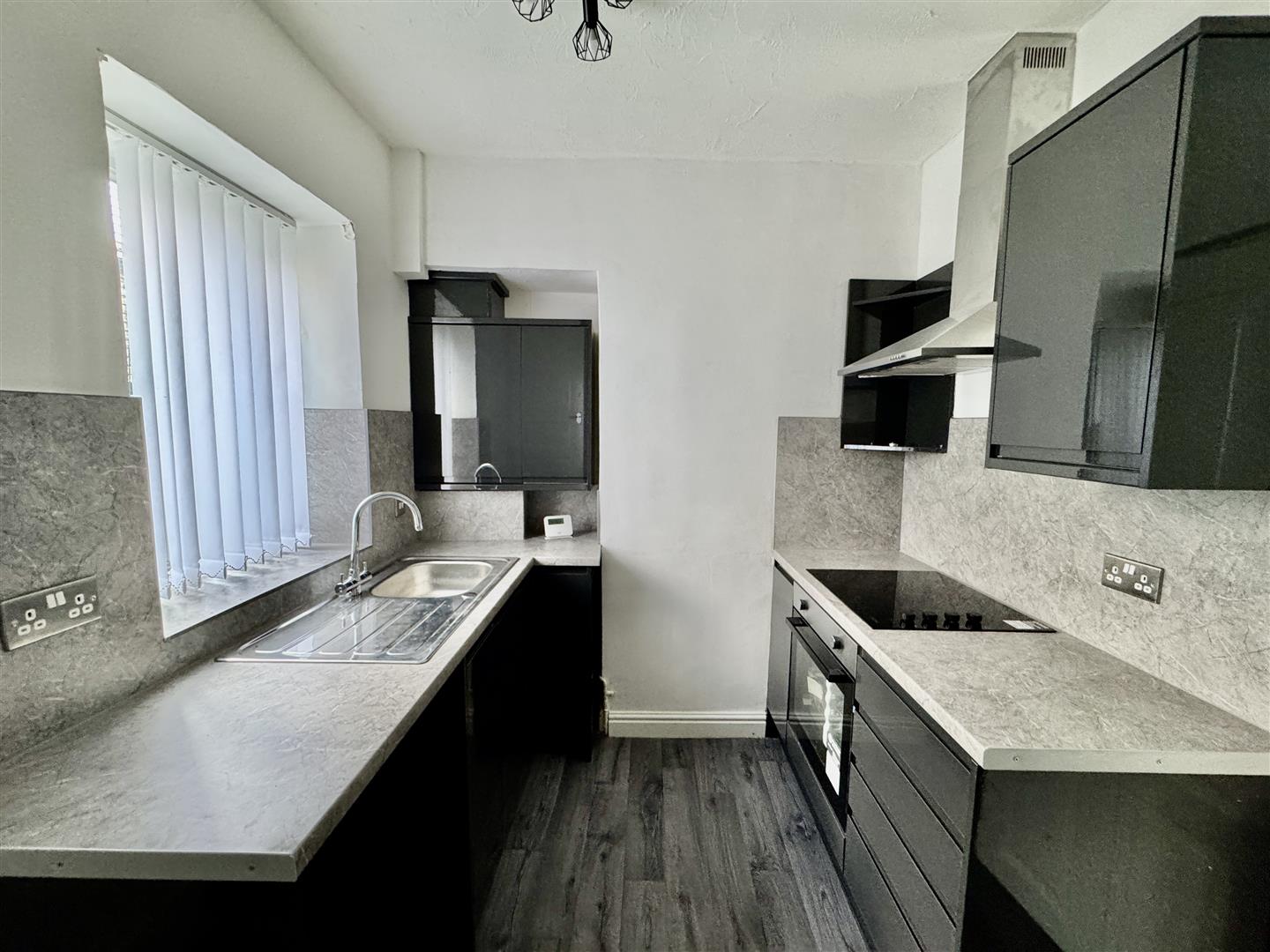 2 bed terraced house to rent in Ingrow Lane, Keighley  - Property Image 3
