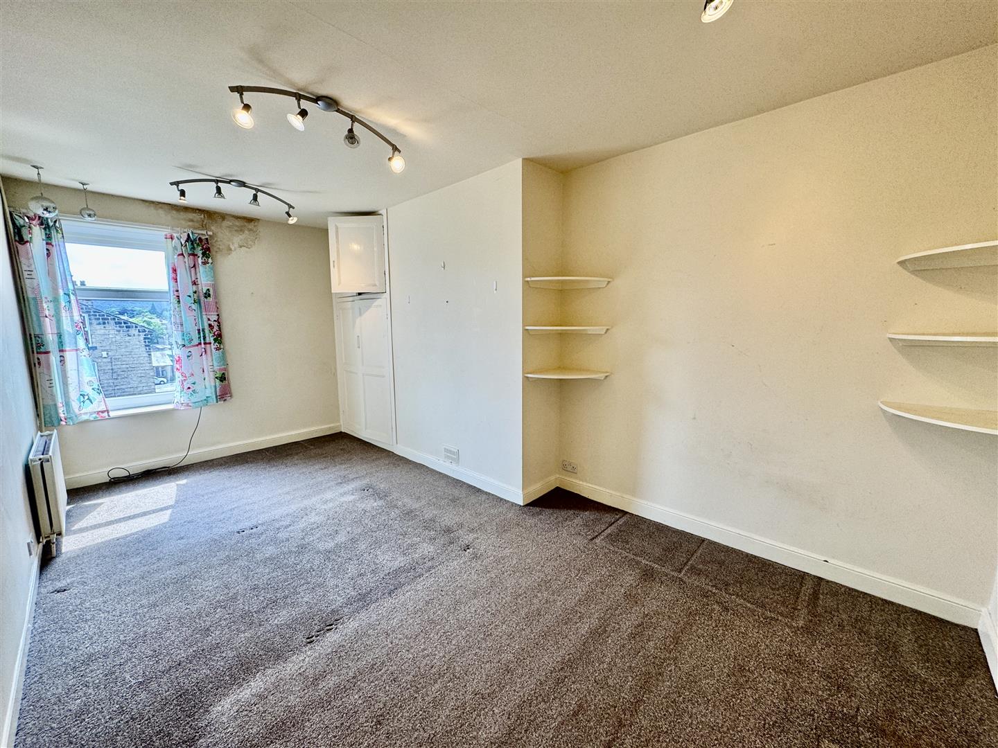2 bed terraced house for sale in Charles Street, Bingley  - Property Image 6