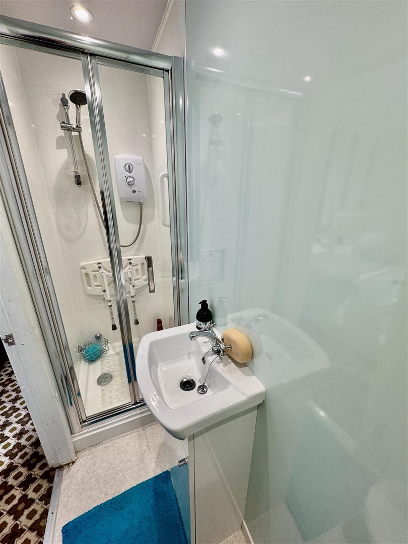 3 bed semi-detached house for sale in Larch Close, Keighley  - Property Image 11