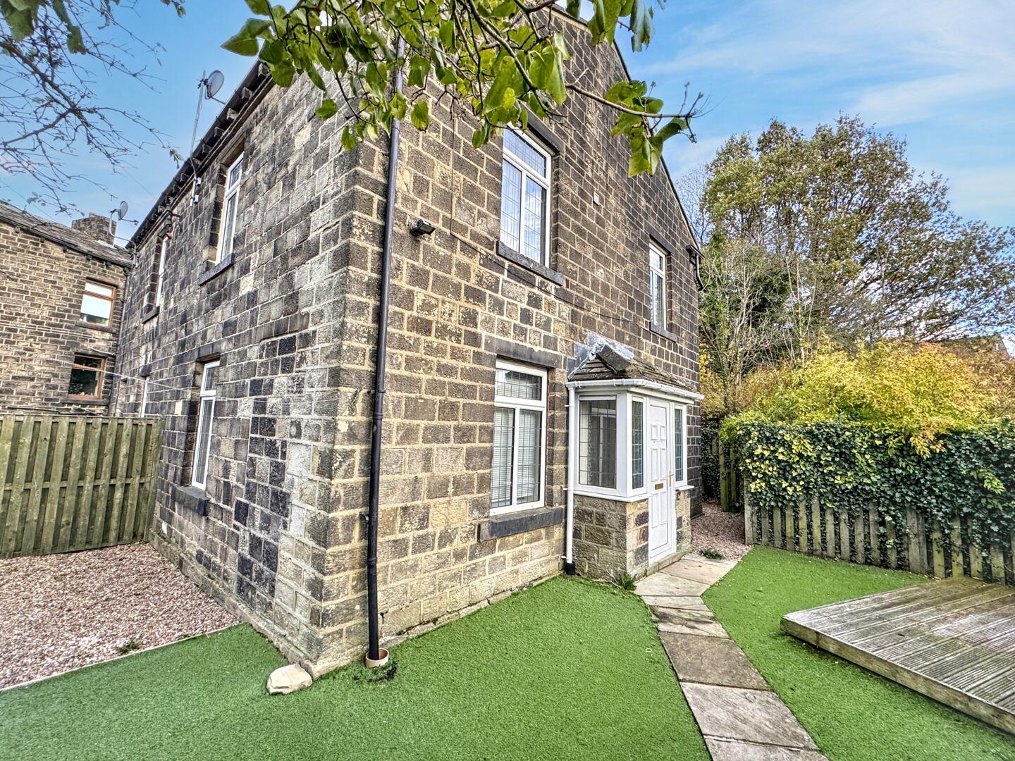 3 bed semi-detached house for sale in Halifax Road, Keighley, BD22 9DH - Property Image 1