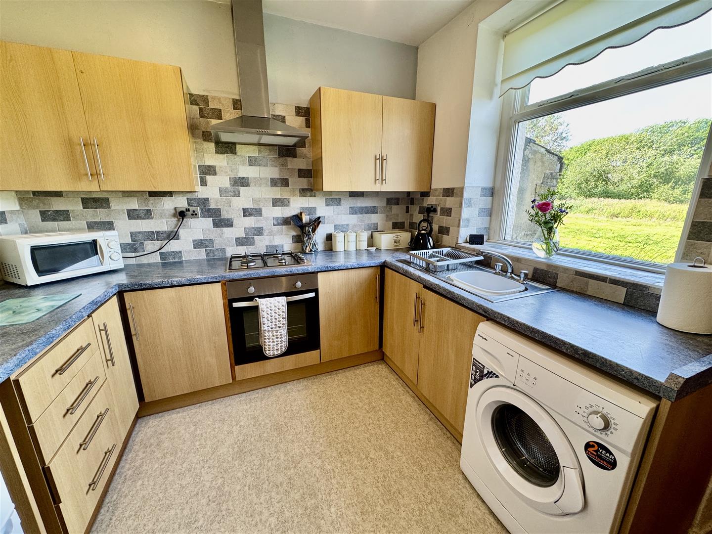 2 bed terraced house to rent in Fell Lane, Keighley, BD22 6BZ 2