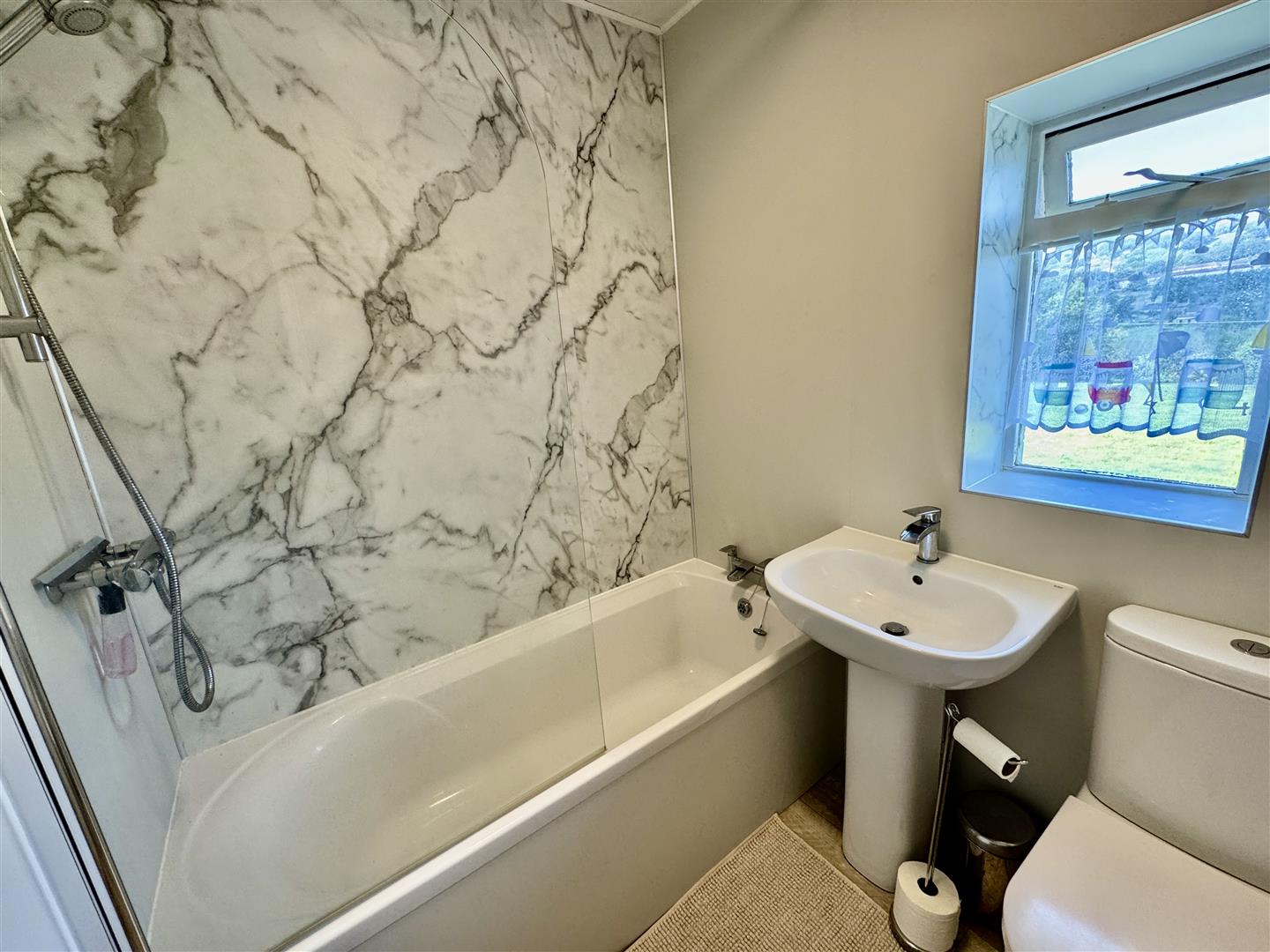 2 bed terraced house to rent in Fell Lane, Keighley, BD22 6BZ  - Property Image 7
