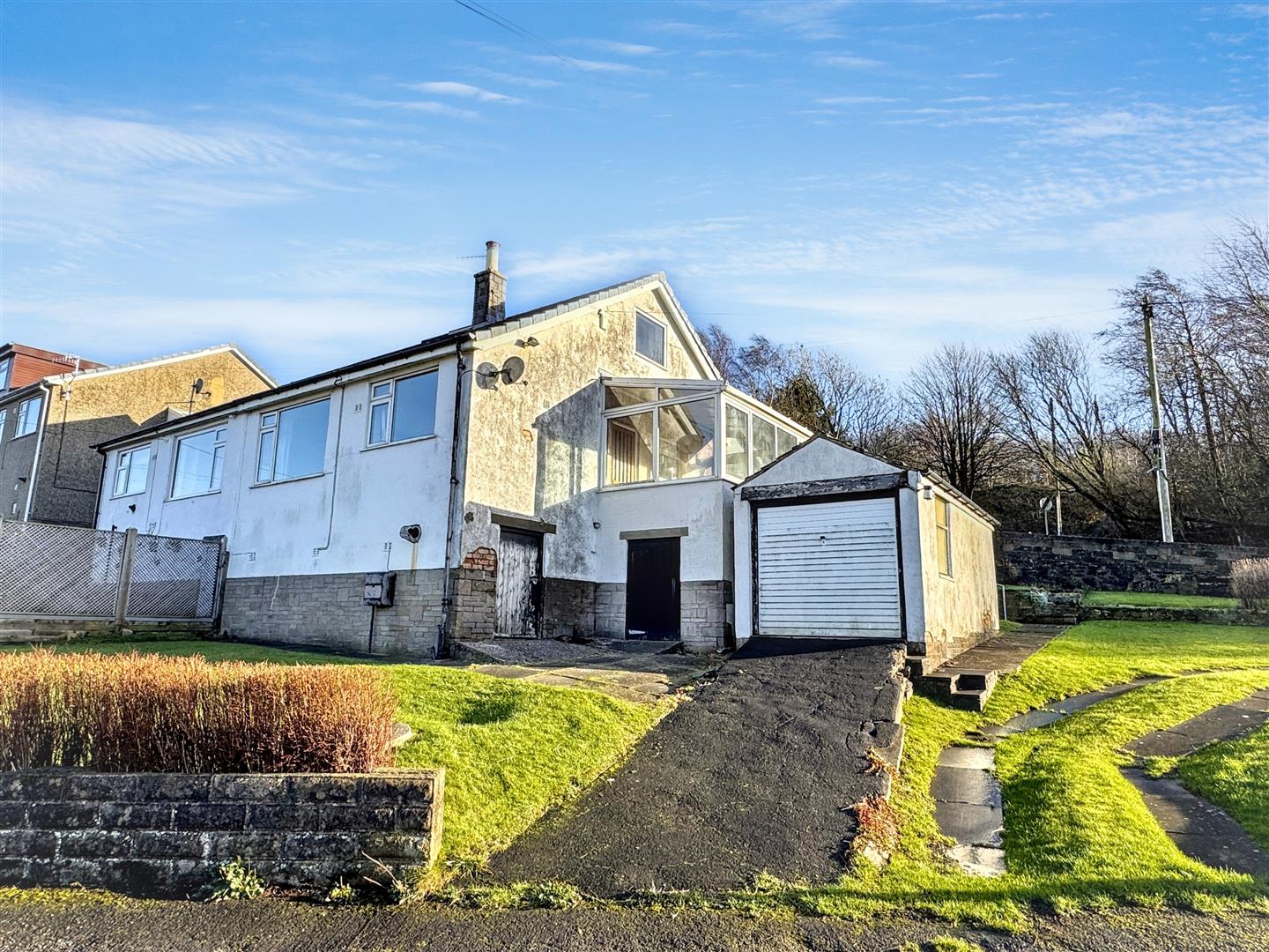 3 bed semi-detached bungalow for sale in Brow Top Road, Cross Roads, Keighley, BD22 9PH  - Property Image 1
