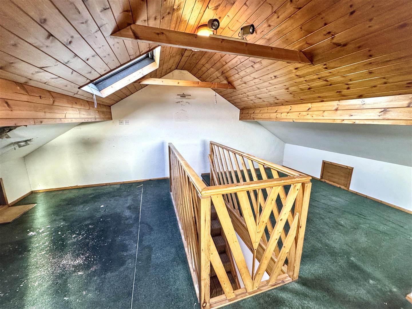 3 bed semi-detached bungalow for sale in Brow Top Road, Cross Roads, Keighley, BD22 9PH  - Property Image 9