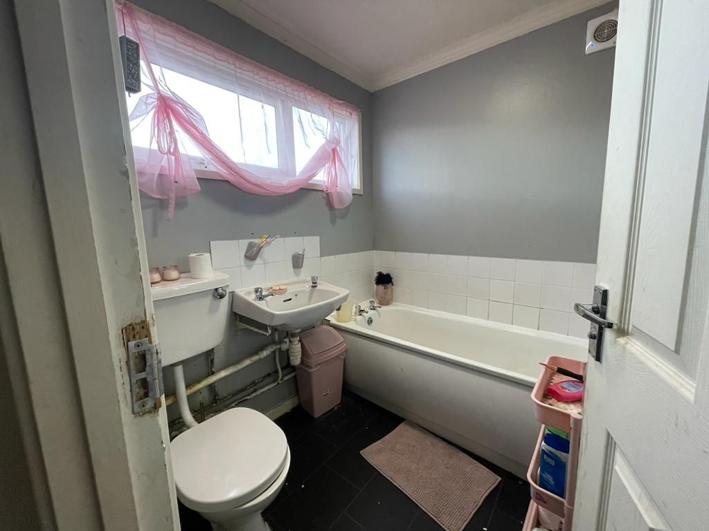 4 bed terraced house for sale in Lythemere, Peterborough  - Property Image 11