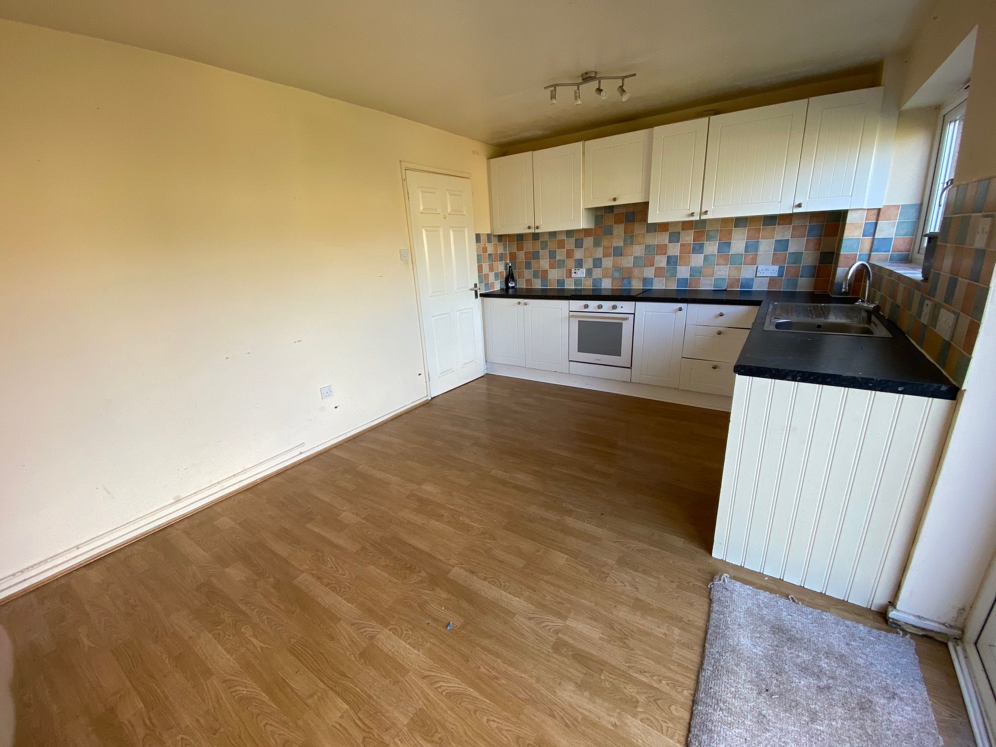4 bed end of terrace house for sale in Barnstock, Peterborough  - Property Image 3