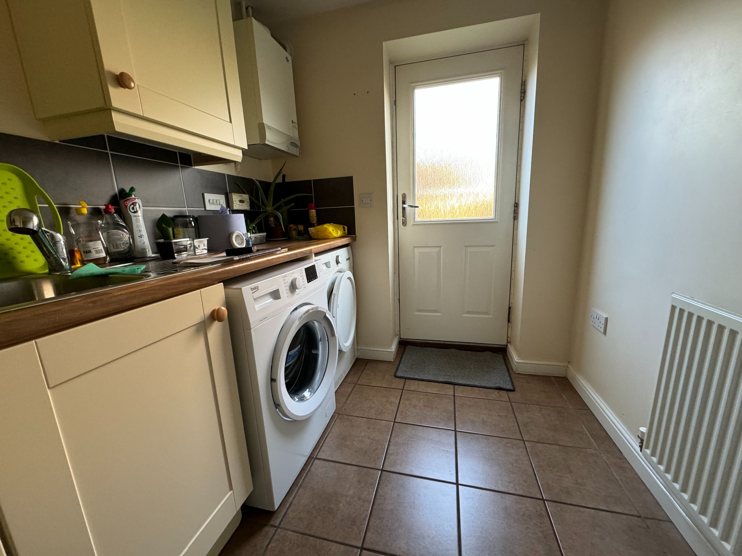 4 bed end of terrace house for sale in Lyvelly Gardens, Peterborough  - Property Image 5