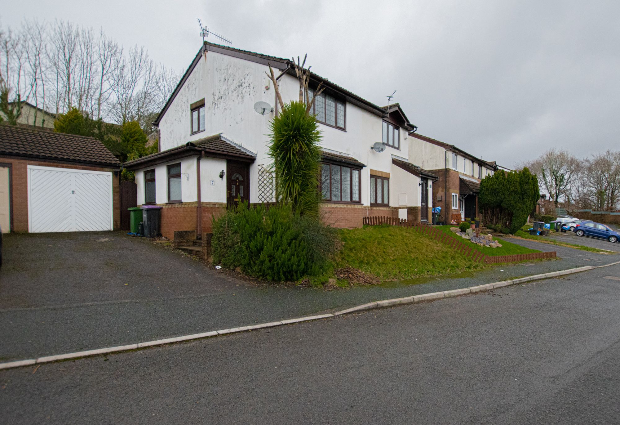 2 bed semi-detached house to rent in Oaklands View, Cwmbran  - Property Image 1