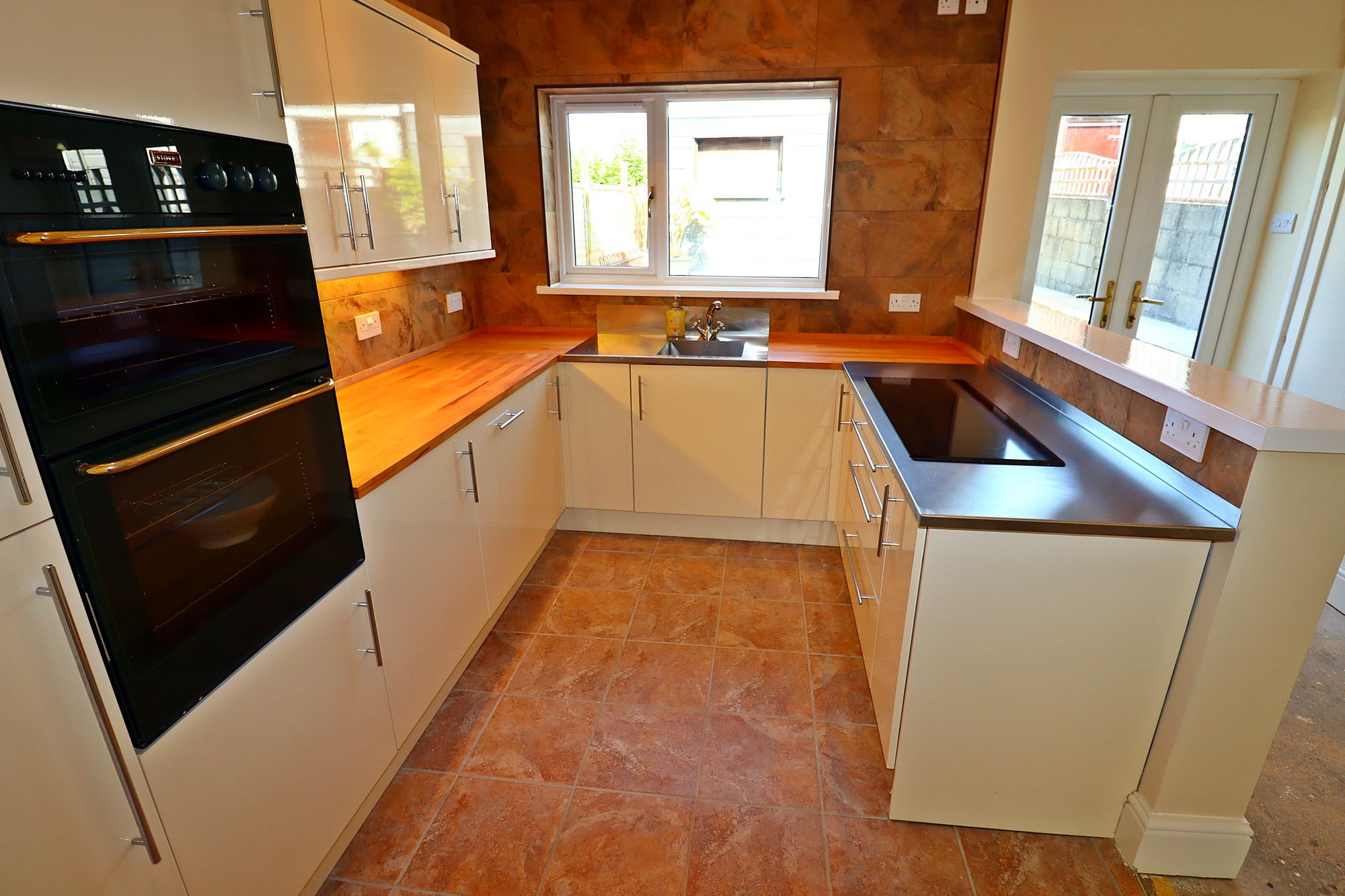 3 bed mid-terraced house for sale in Alfred Street, Tonypandy  - Property Image 2