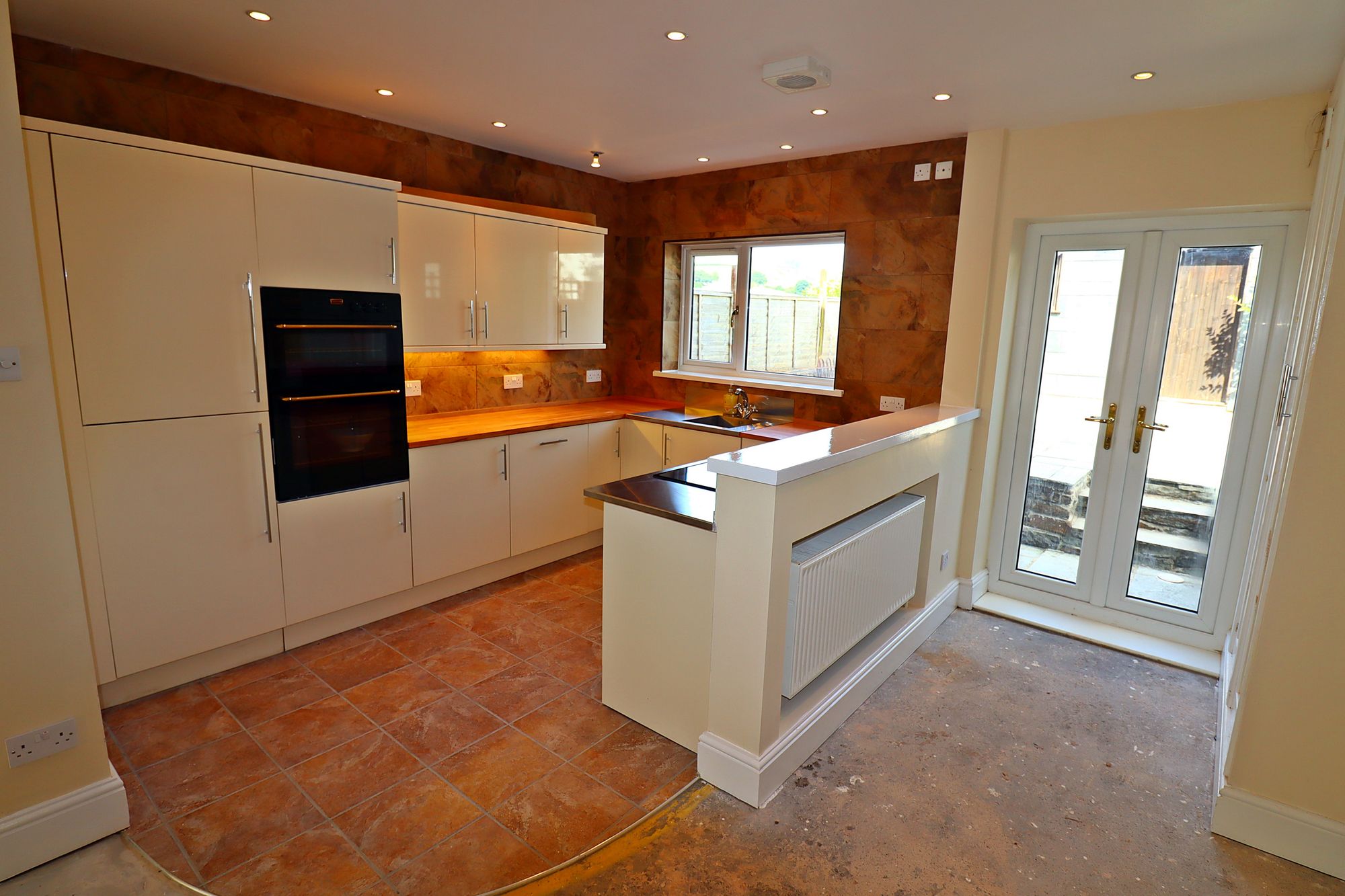 3 bed mid-terraced house for sale in Alfred Street, Tonypandy  - Property Image 9