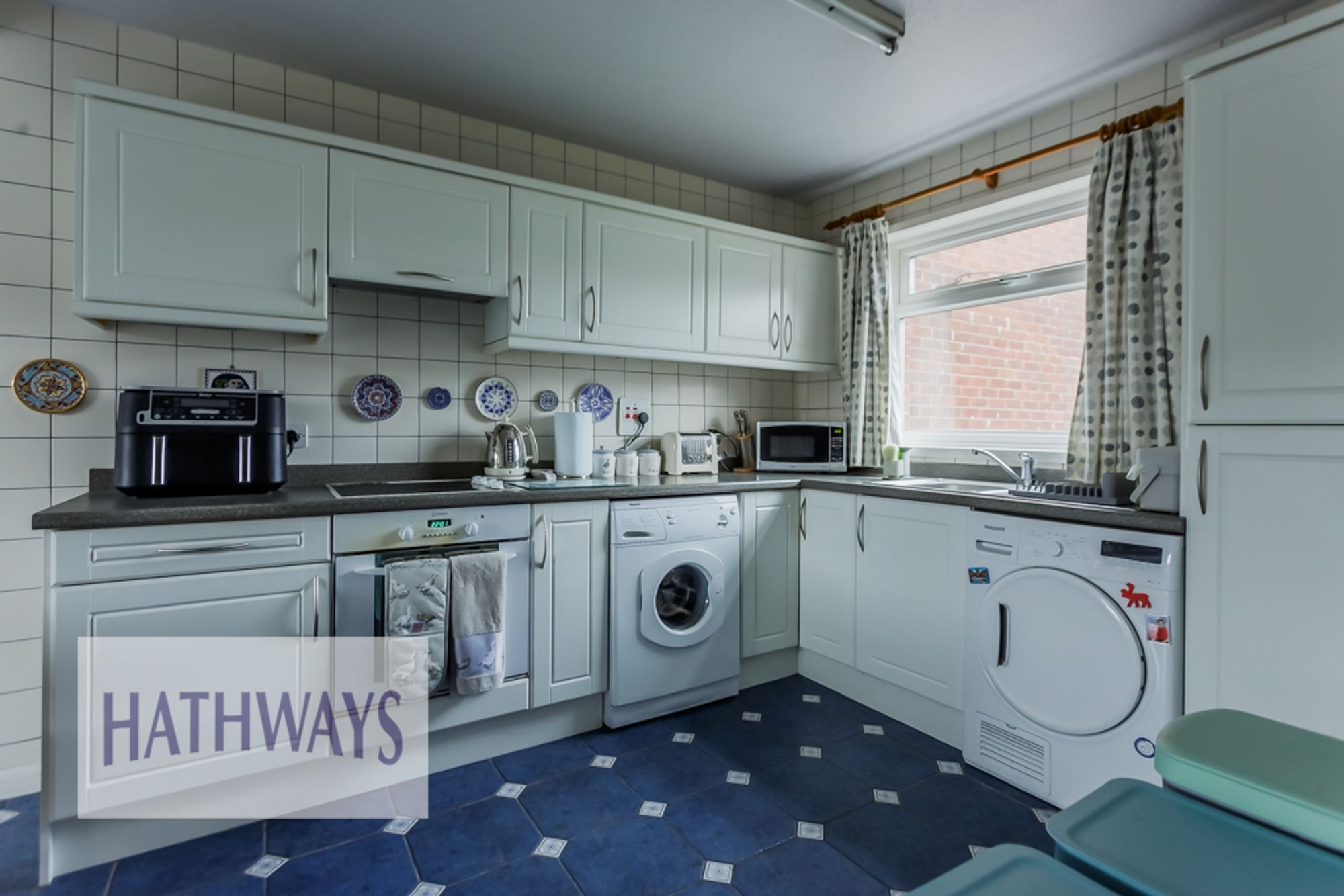 3 bed end of terrace house for sale in Brynglas, Cwmbran  - Property Image 4