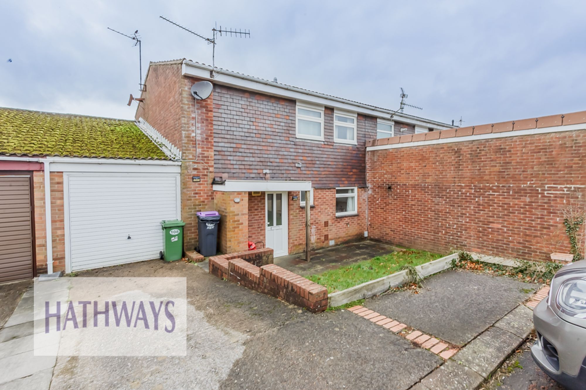 3 bed end of terrace house for sale in Brynglas, Cwmbran  - Property Image 1