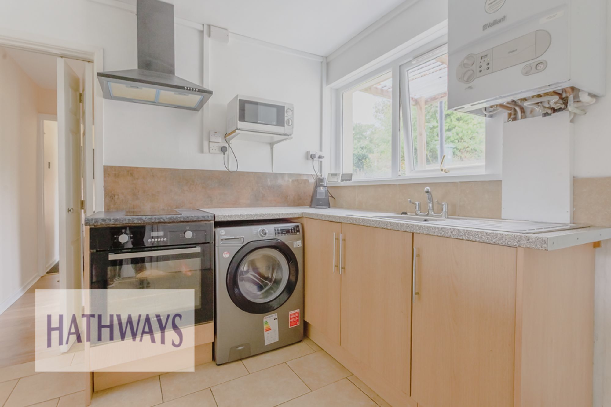2 bed flat for sale in Oaklands Road, Pontypool 9