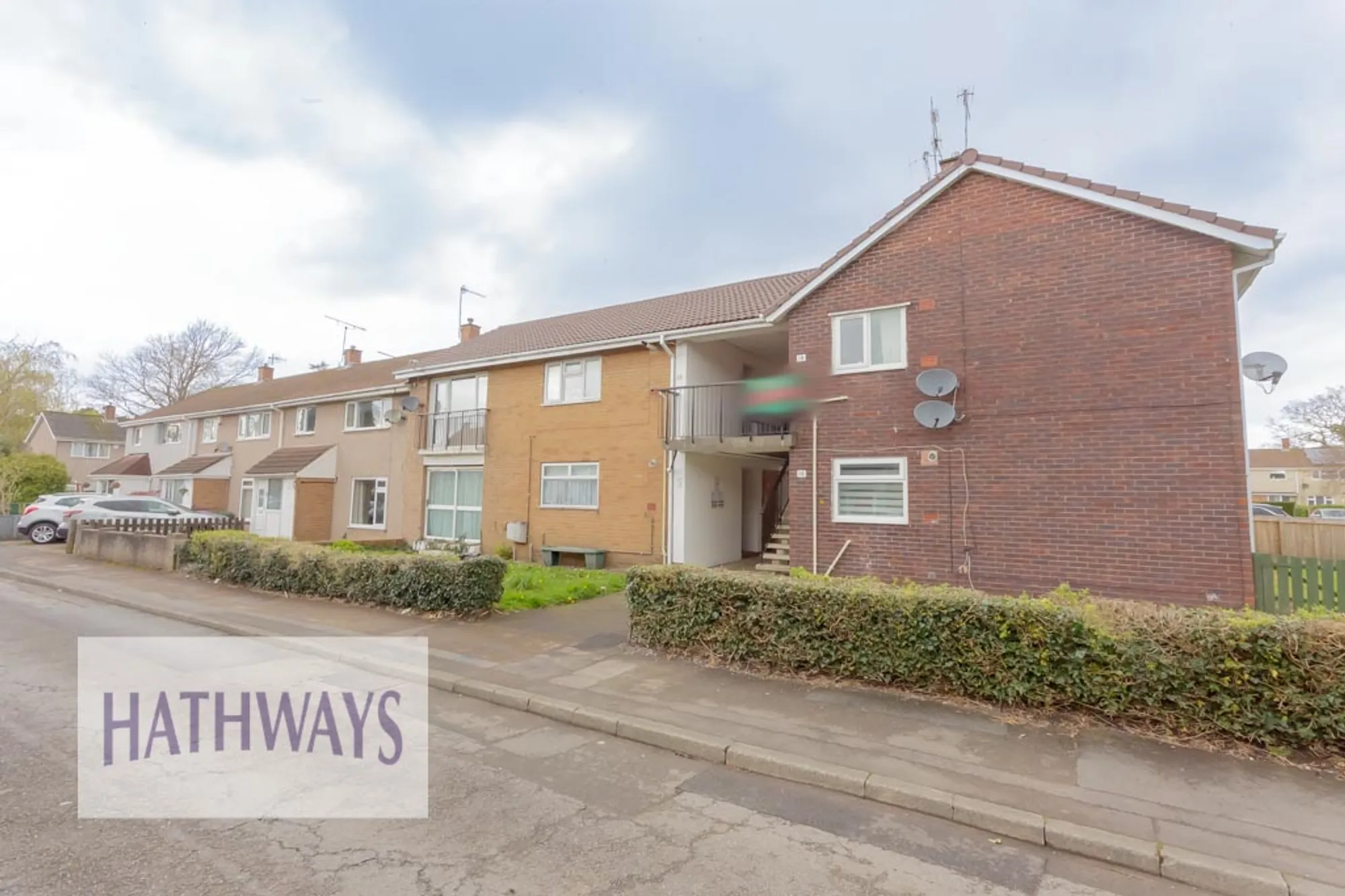 2 bed flat for sale in Caernarvon Crescent, Cwmbran - Property Image 1