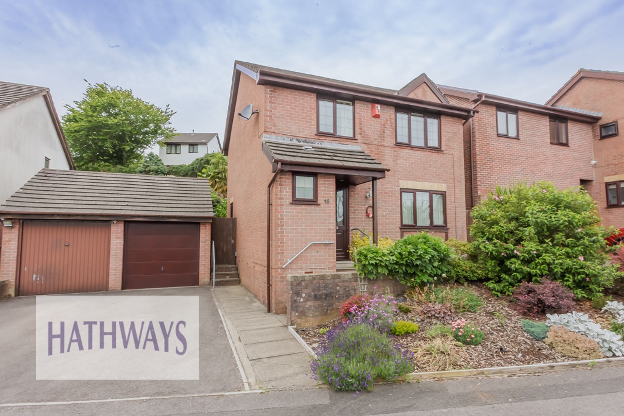 3 bed house for sale in Hawkes Ridge, Cwmbran  - Property Image 1