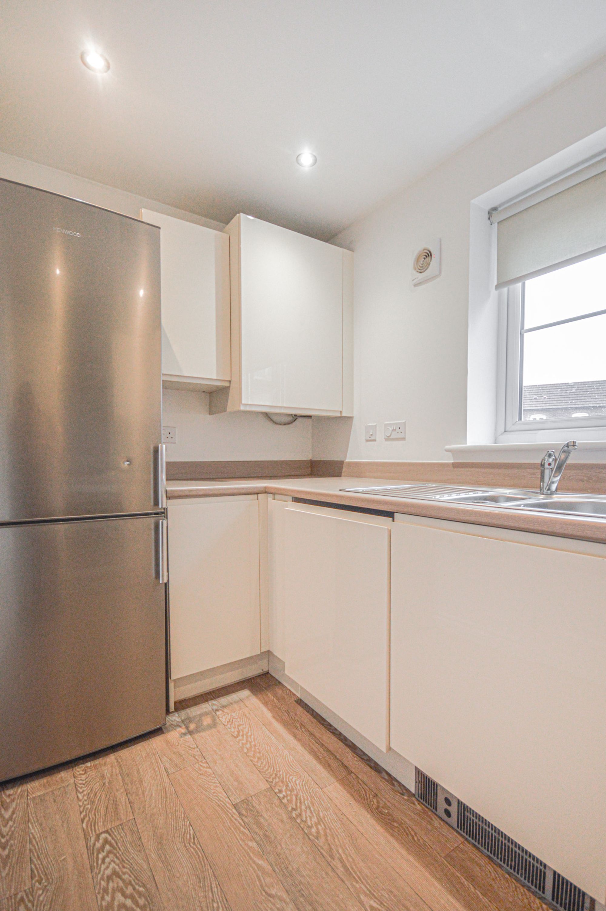 2 bed flat to rent in Anderson Grove, Newport  - Property Image 6