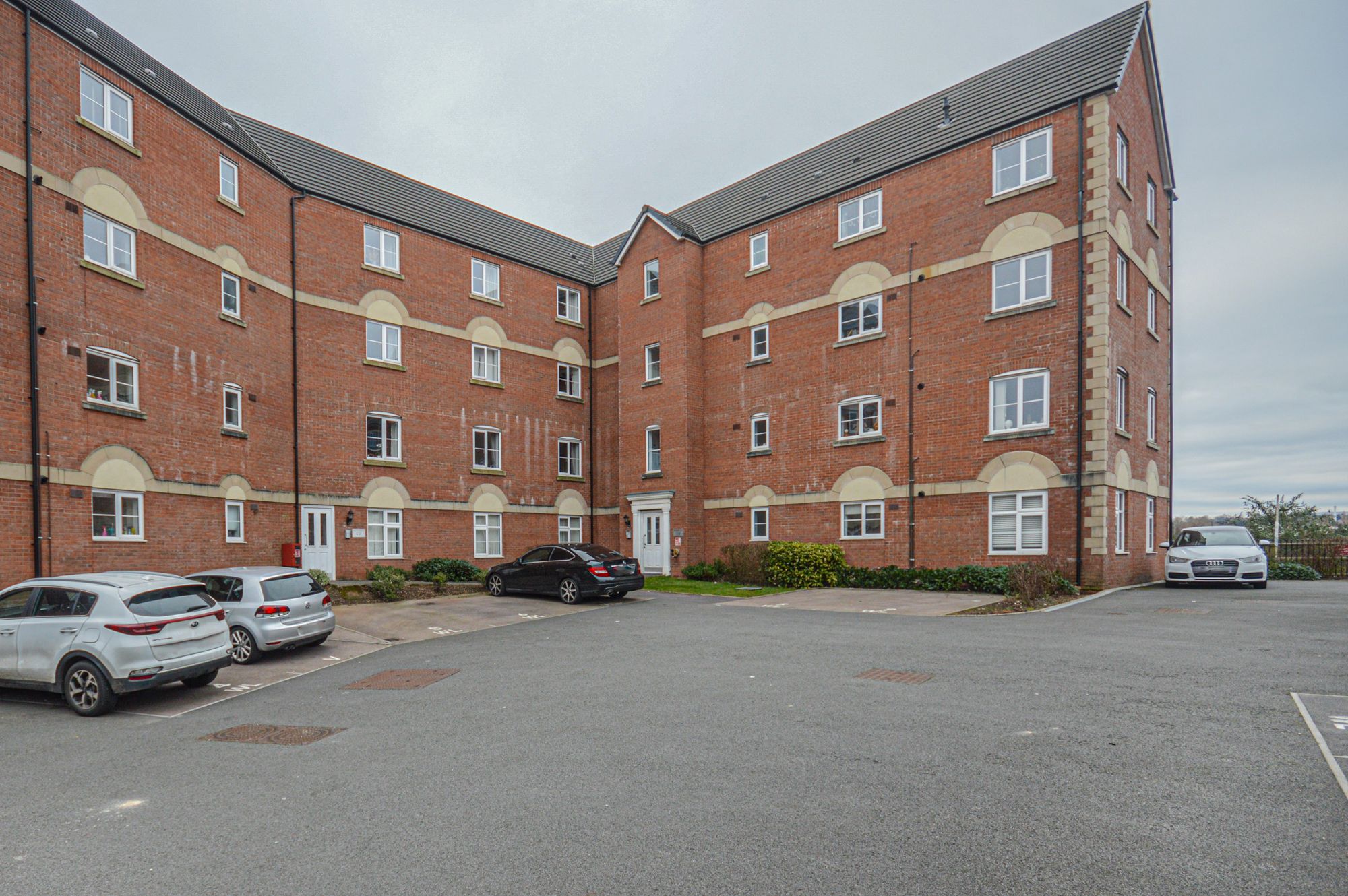 2 bed flat to rent in Anderson Grove, Newport  - Property Image 1