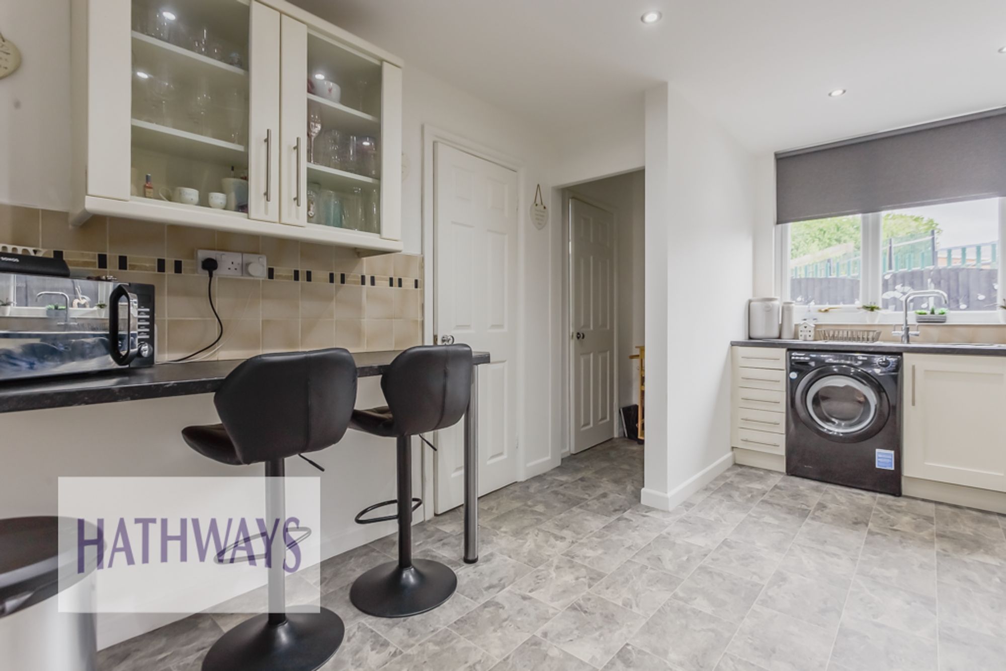 3 bed mid-terraced house for sale in Green Meadow Close, Cwmbran  - Property Image 9