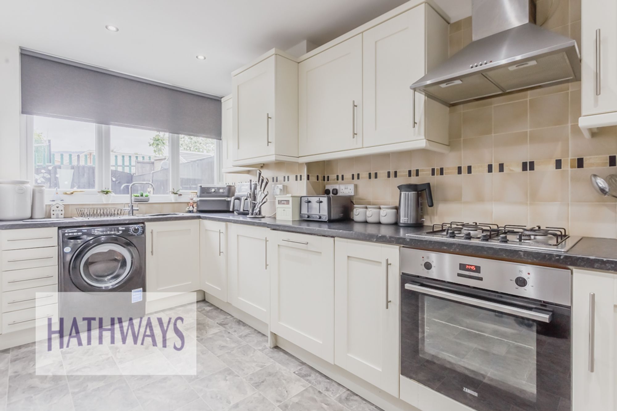 3 bed mid-terraced house for sale in Green Meadow Close, Cwmbran  - Property Image 4
