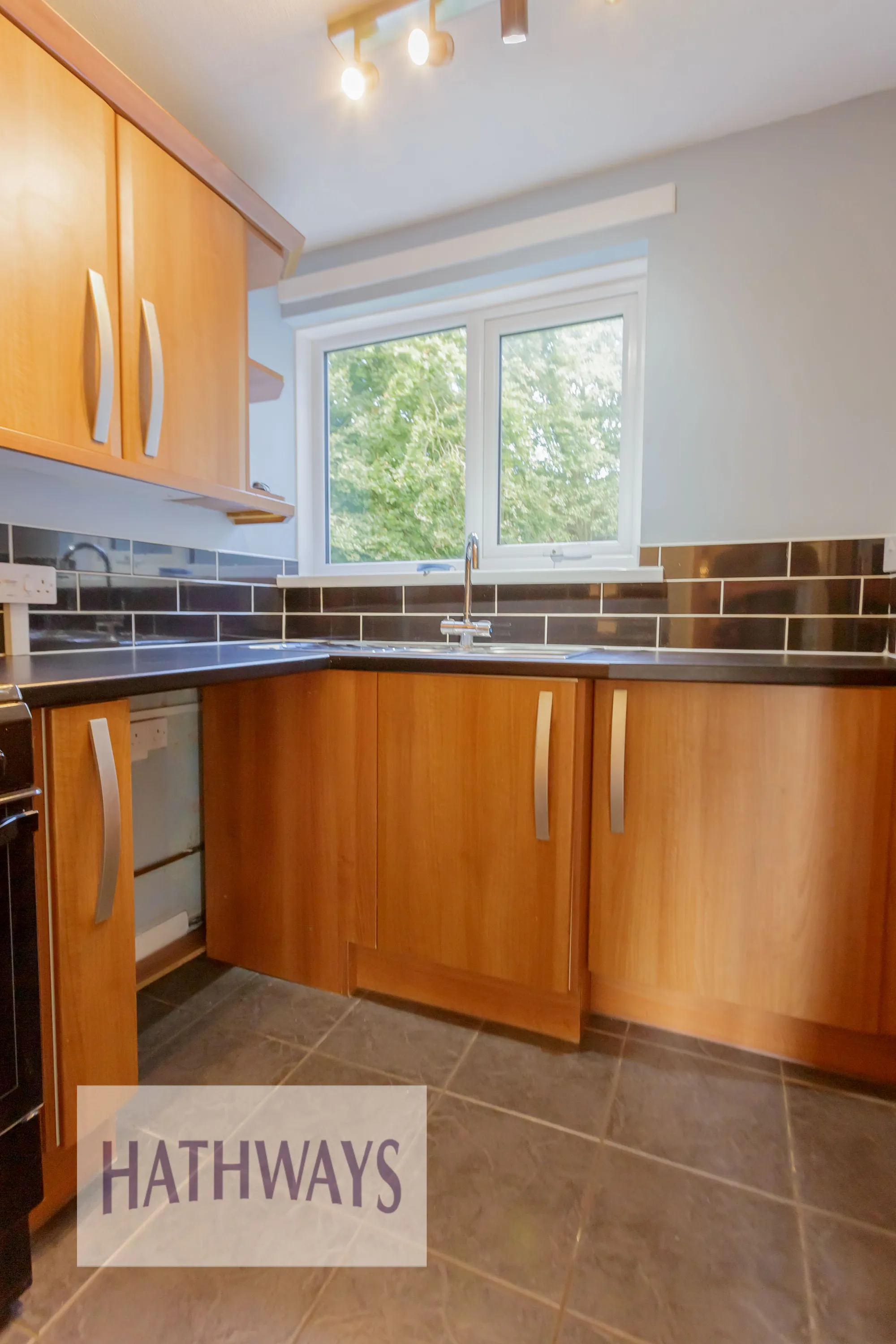 2 bed flat to rent in Edlogan Way, Cwmbran  - Property Image 5