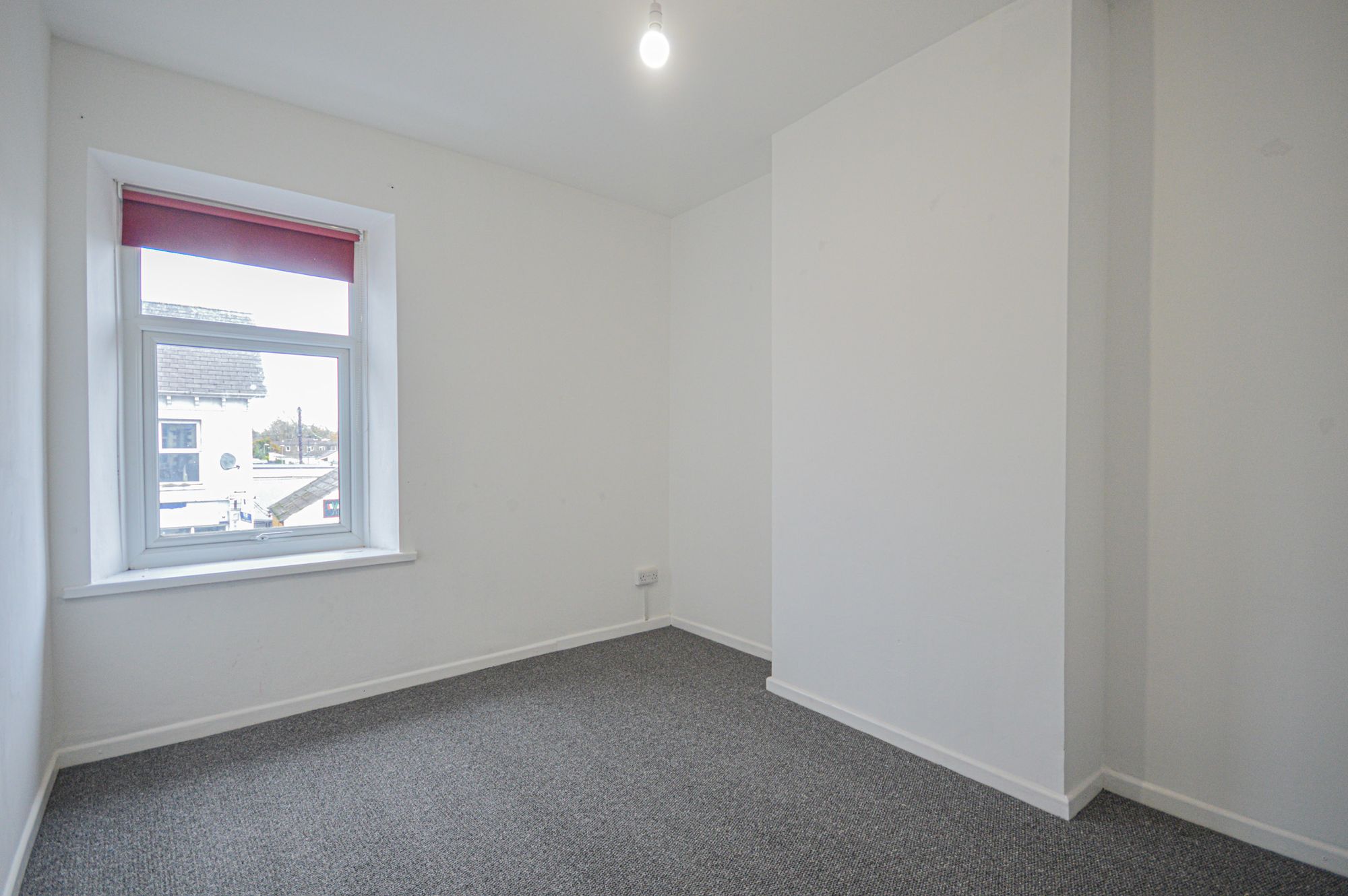 2 bed terraced house to rent in Commercial Street, Cwmbran  - Property Image 8