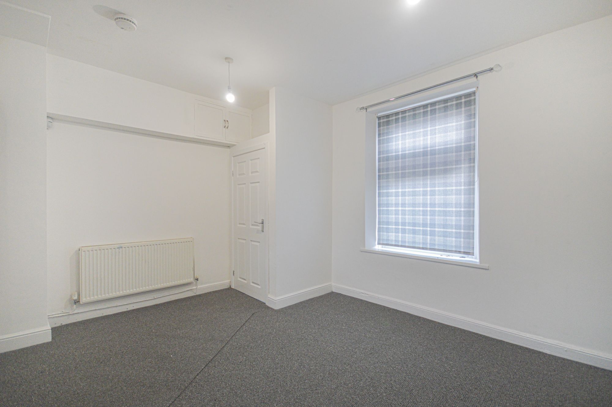 2 bed terraced house to rent in Commercial Street, Cwmbran  - Property Image 4