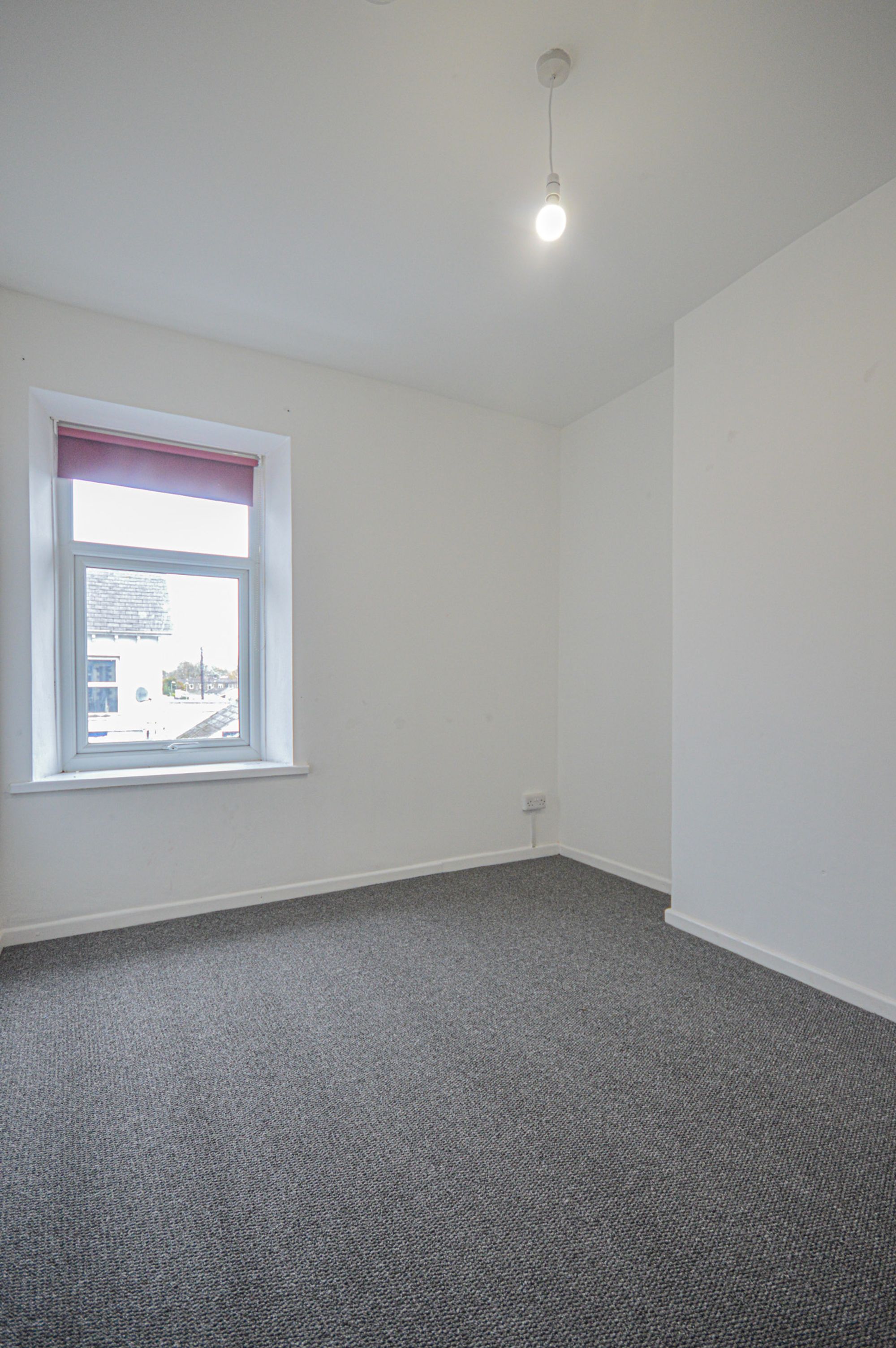 2 bed terraced house to rent in Commercial Street, Cwmbran  - Property Image 7