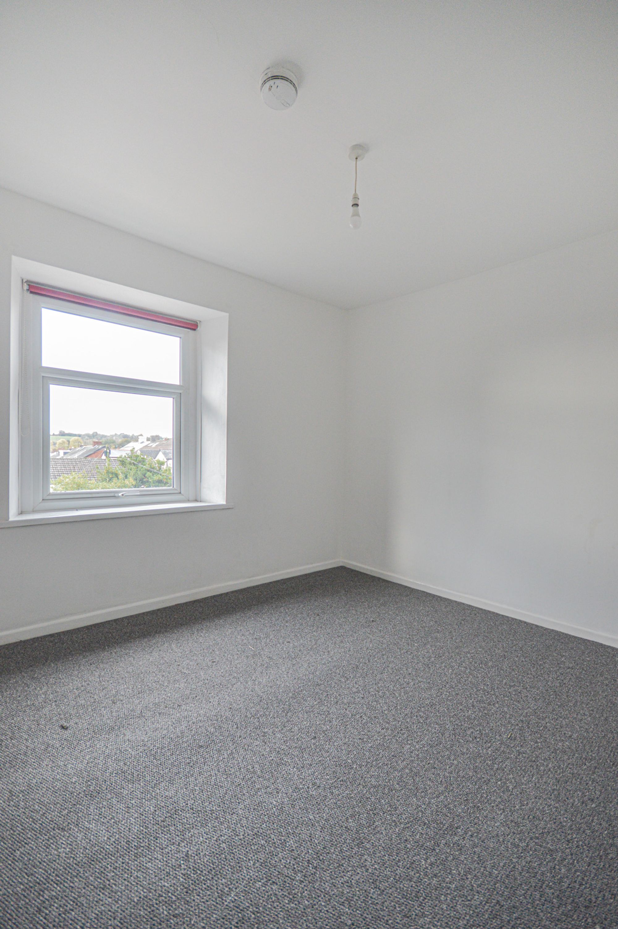 2 bed terraced house to rent in Commercial Street, Cwmbran  - Property Image 14