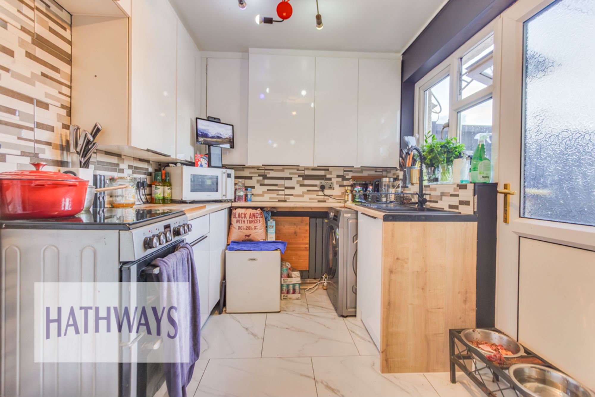 2 bed flat for sale in Liswerry Road, Newport  - Property Image 9
