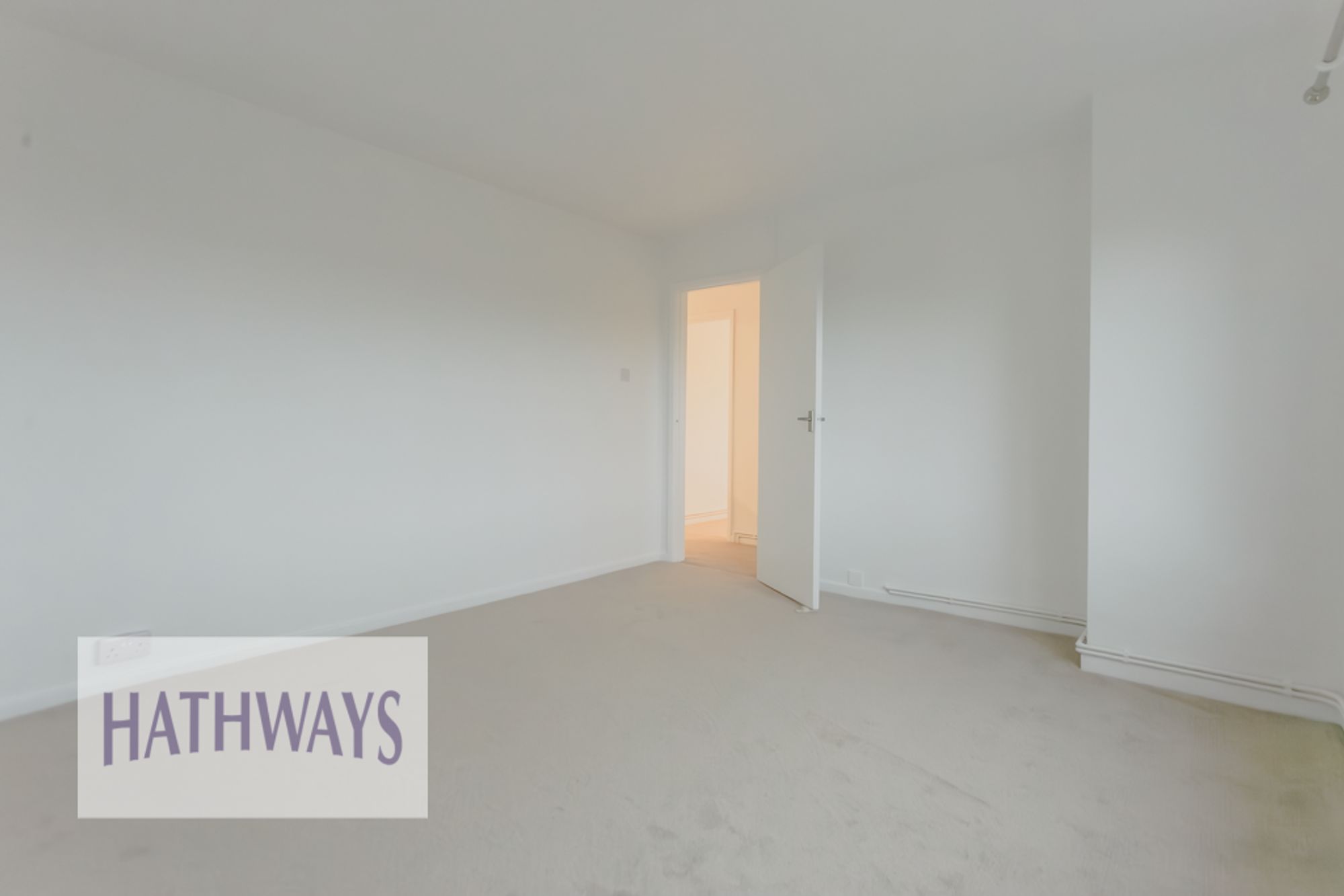 2 bed flat to rent in Oaklands Road, Pontypool 12