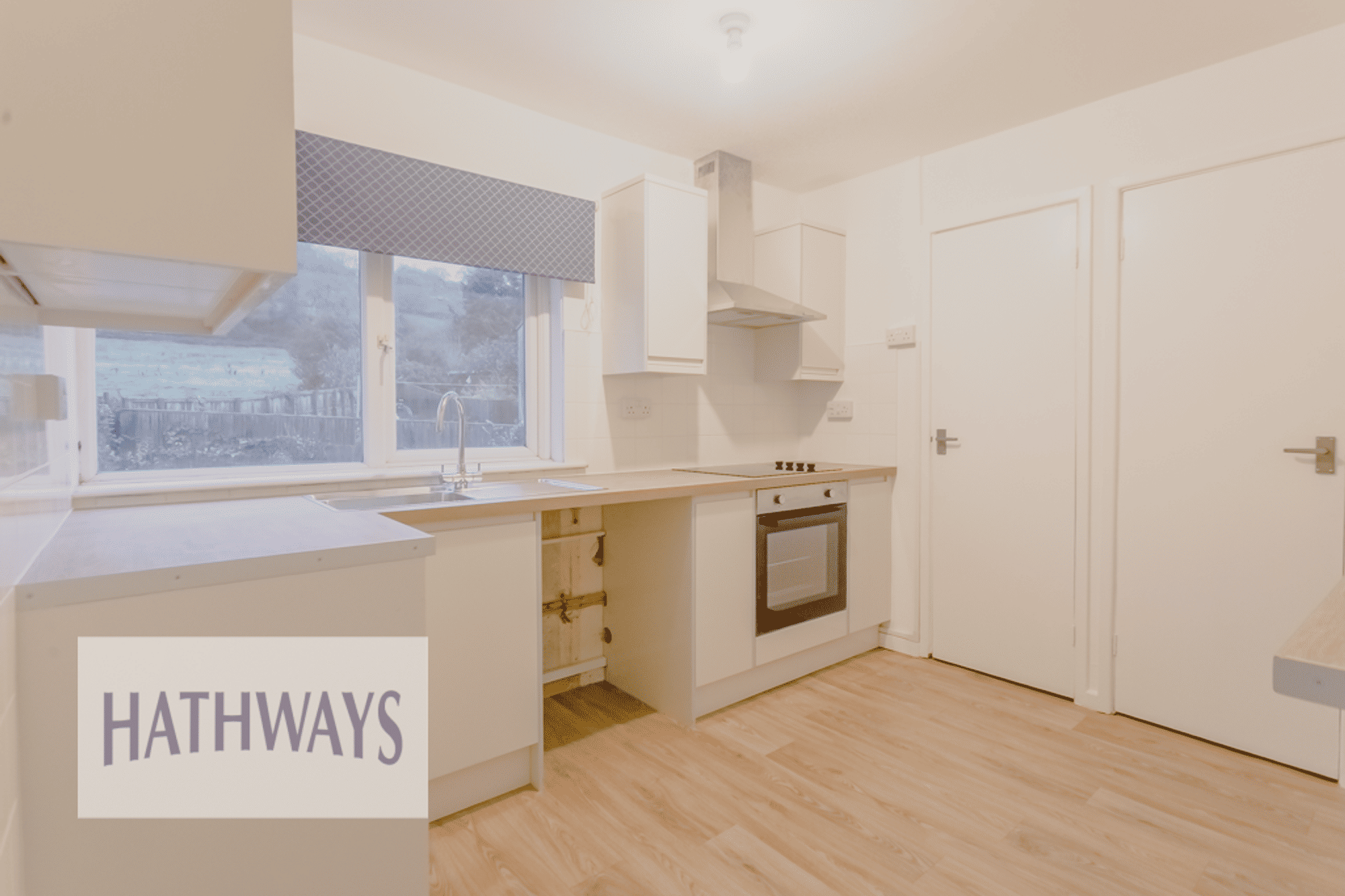 2 bed flat to rent in Oaklands Road, Pontypool 3