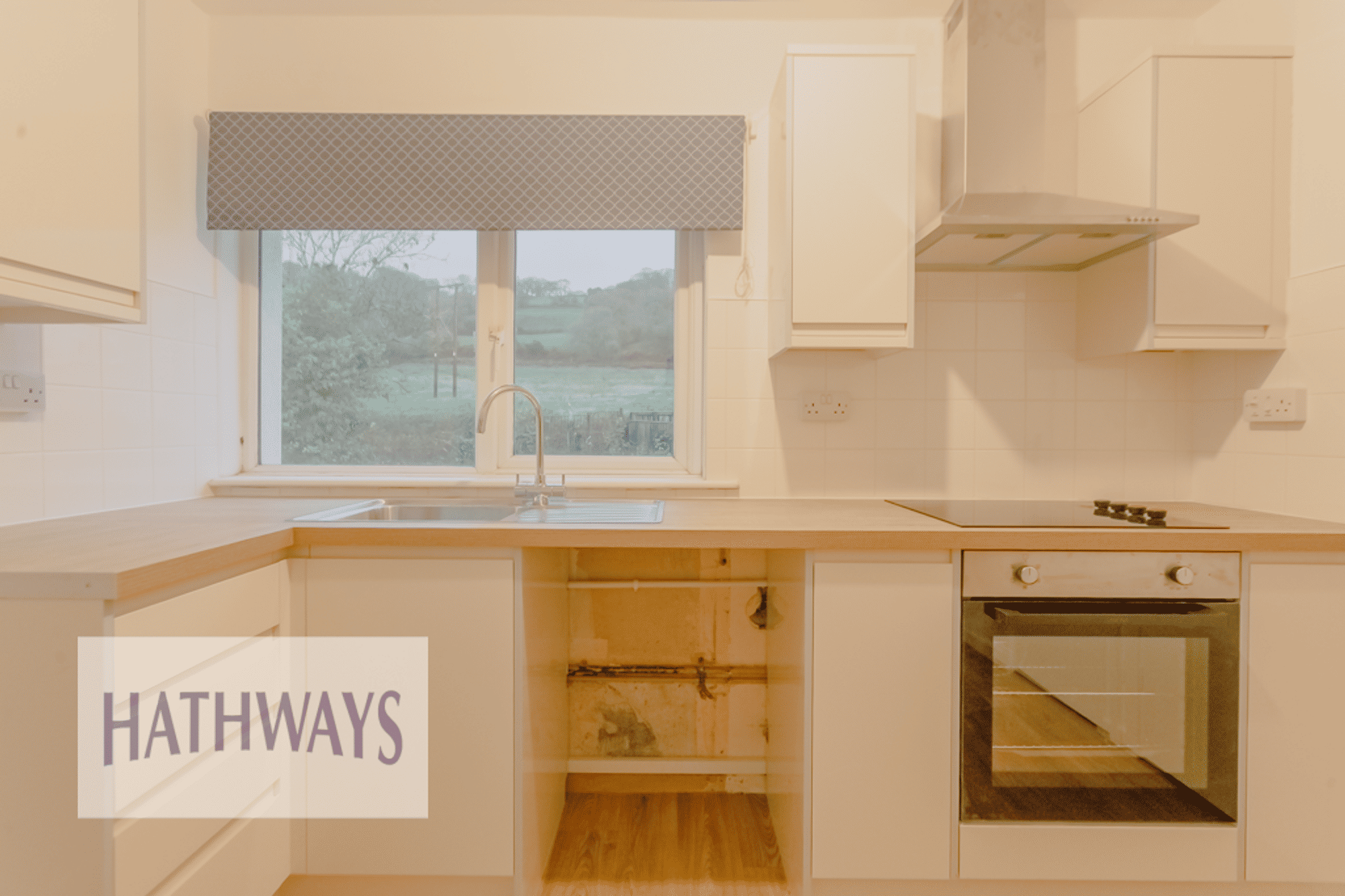 2 bed flat to rent in Oaklands Road, Pontypool 2