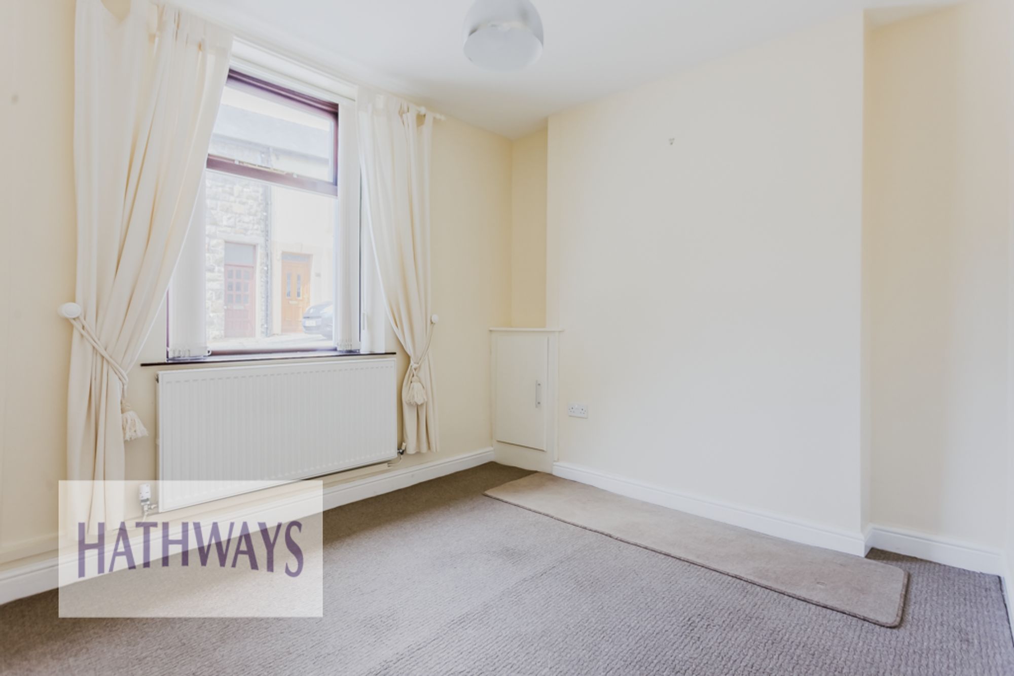 2 bed terraced house to rent in High Street, Pontypool  - Property Image 5