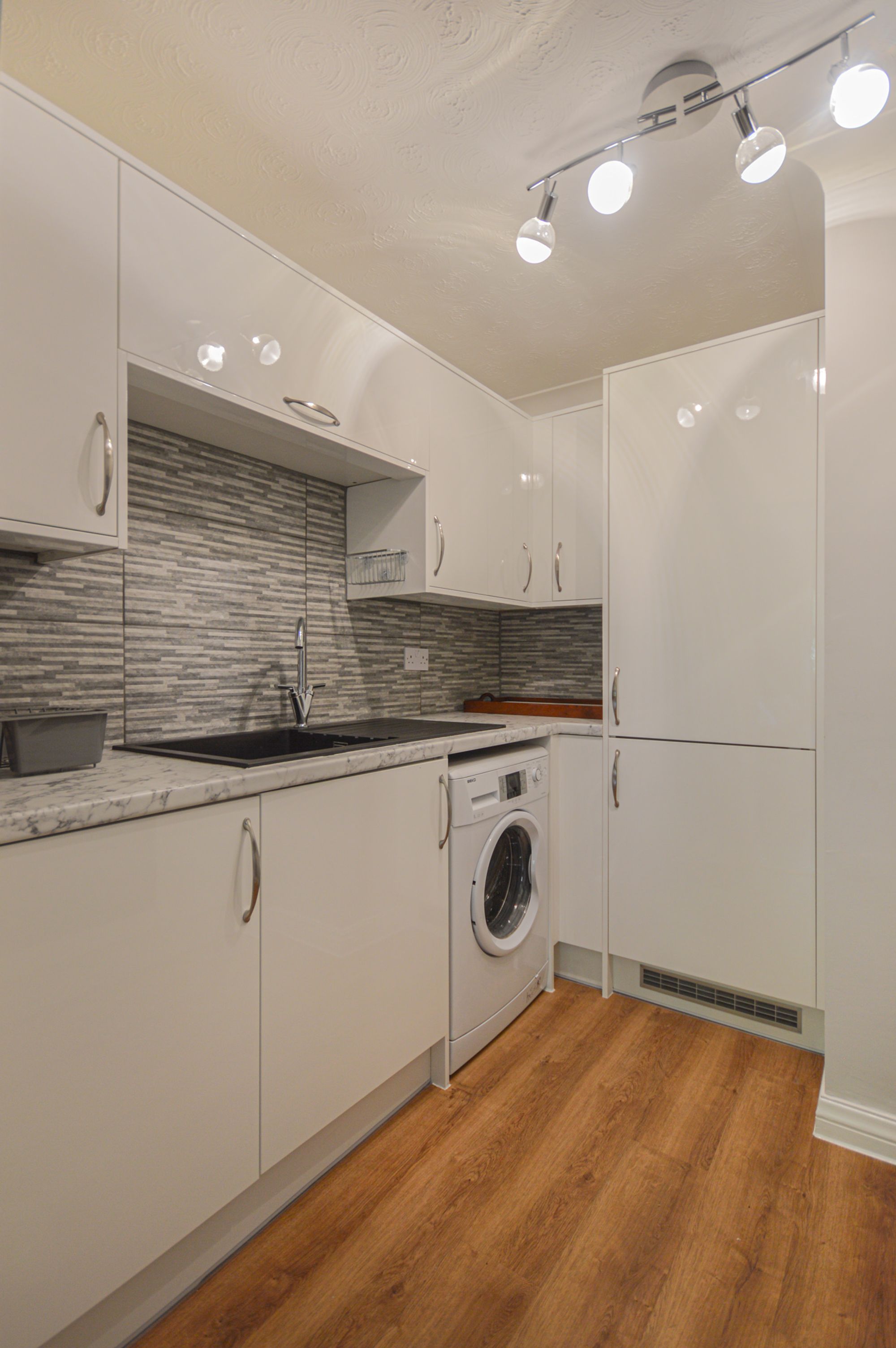 2 bed flat to rent in Uskvale Mews, Newport 6