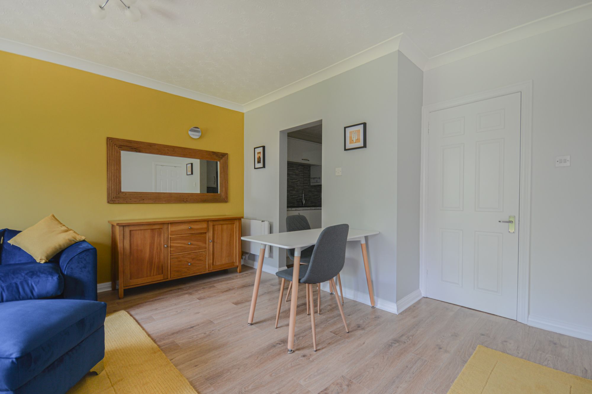 2 bed flat to rent in Uskvale Mews, Newport 3