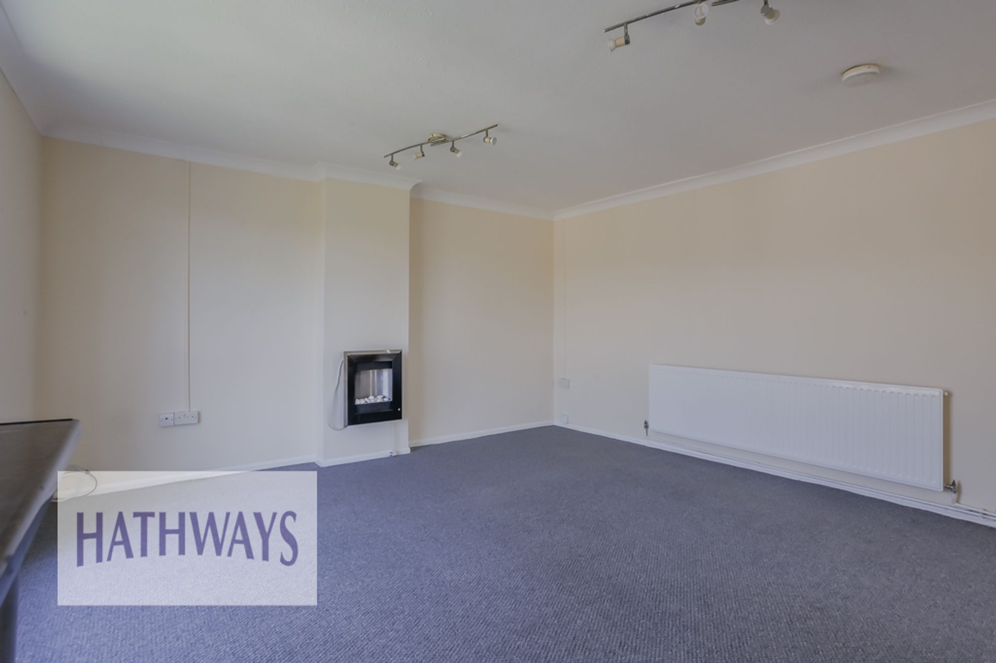 1 bed flat for sale in Redwick House, Cwmbran  - Property Image 3