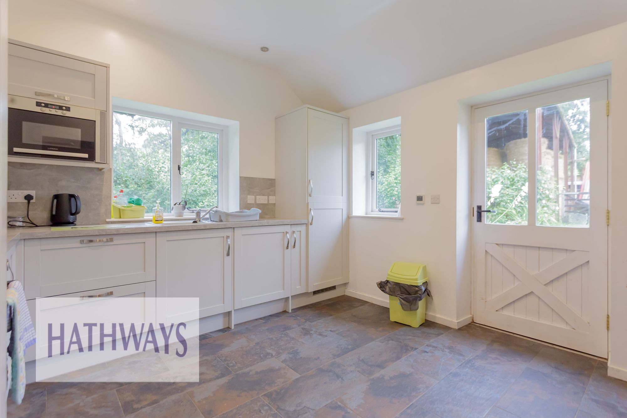 1 bed to rent in Llantrisant, Usk 1