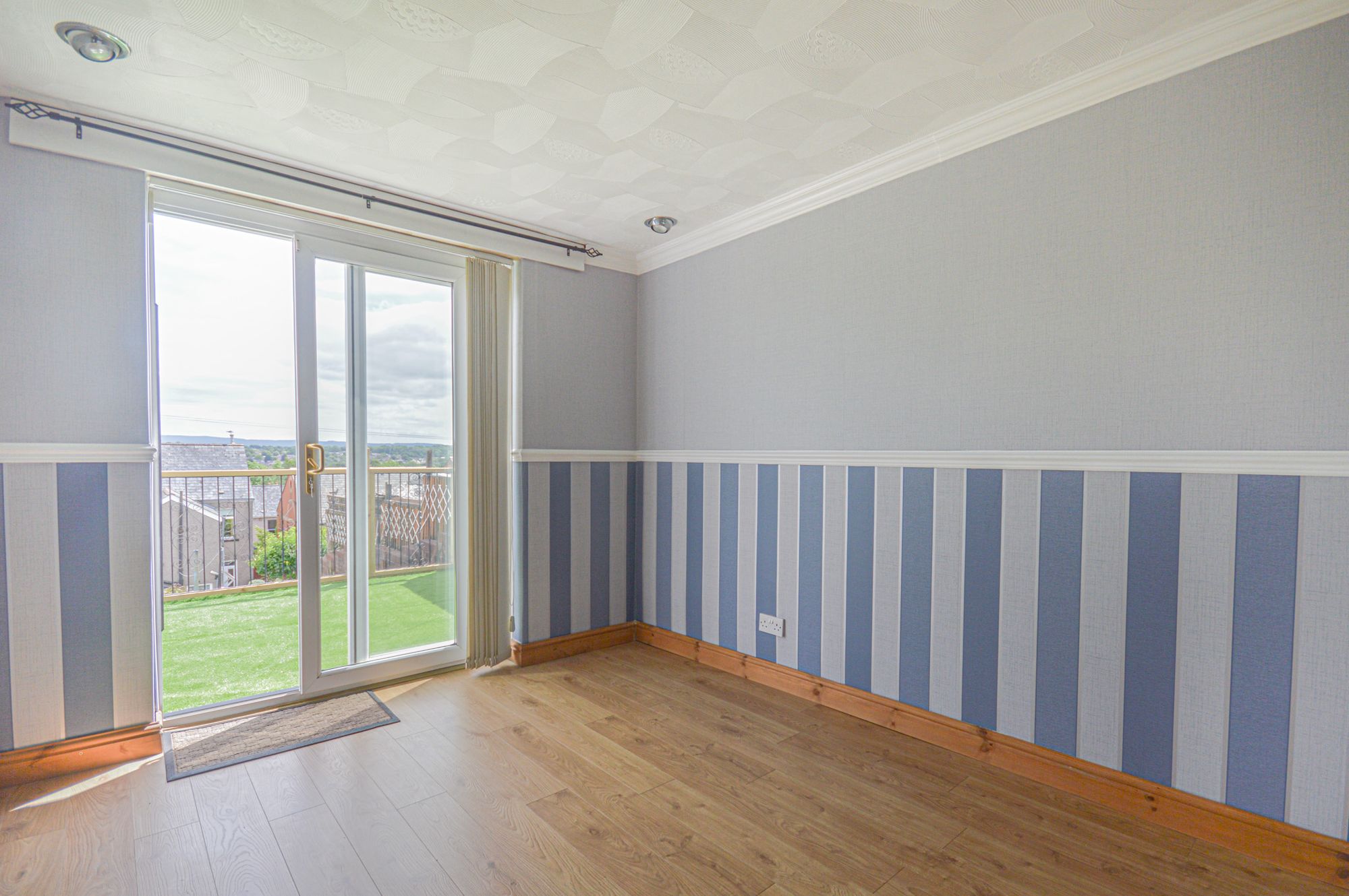 2 bed to rent in Richmond Street, Cwmbran 4