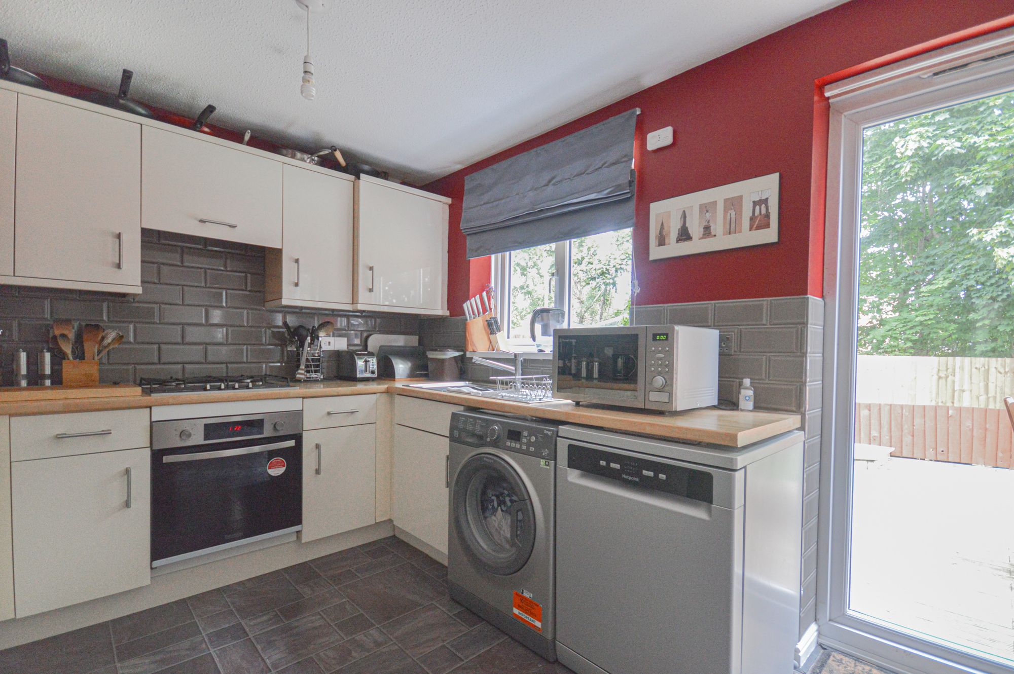 3 bed to rent in Manor Park, Newport  - Property Image 7