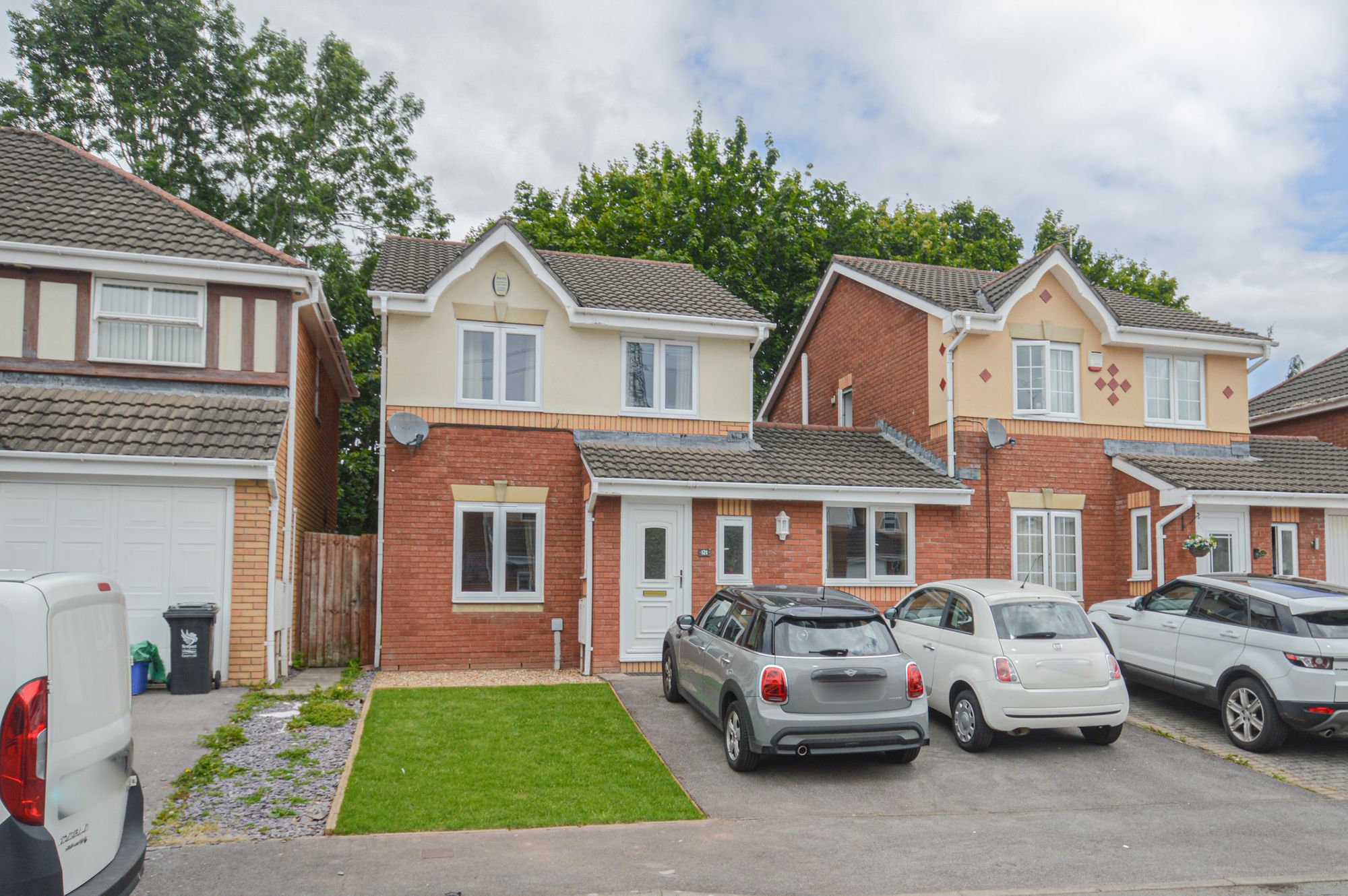 3 bed to rent in Manor Park, Newport  - Property Image 1